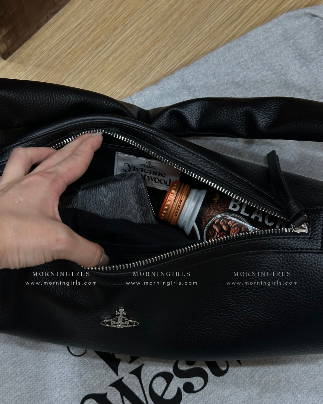 Vivienne Westwood SS25最新 Pamela Shoulder Bag [店主近期最愛日常大圓筒袋⋆˙⟡]