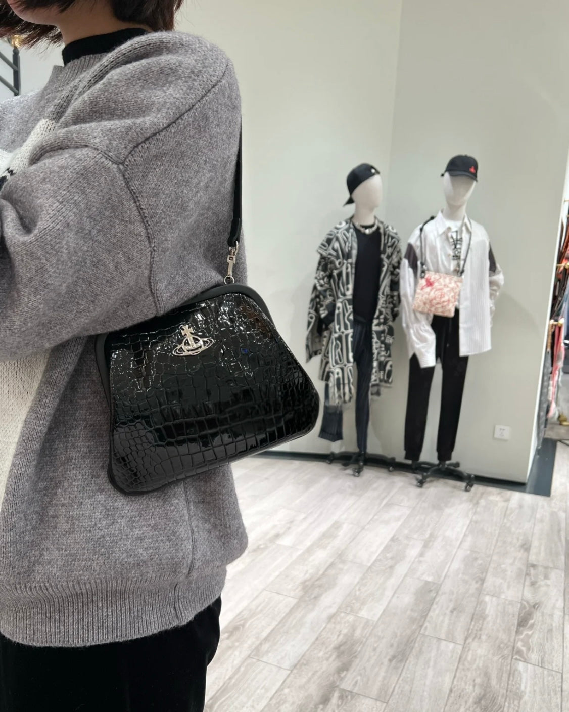 Vivienne Westwood Vivienne's Clutch Bag 黑色鱷魚皮 [雙11折上折 大折扣中!]