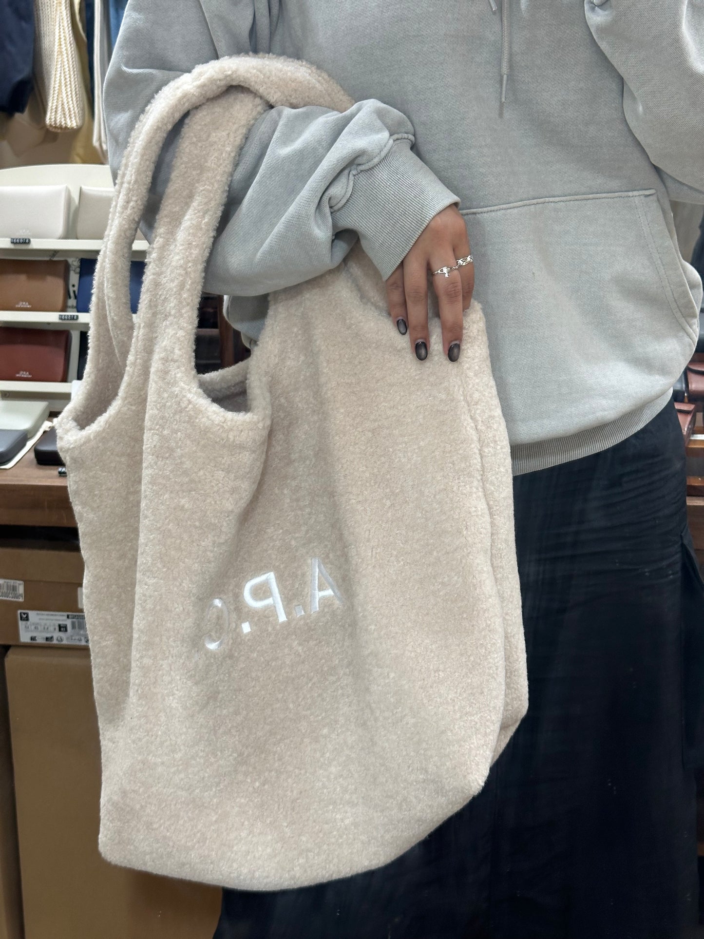 A.P.C. Ninon Tote Bag FLUFFY FUR［FW24最新秋冬毛毛袋!］