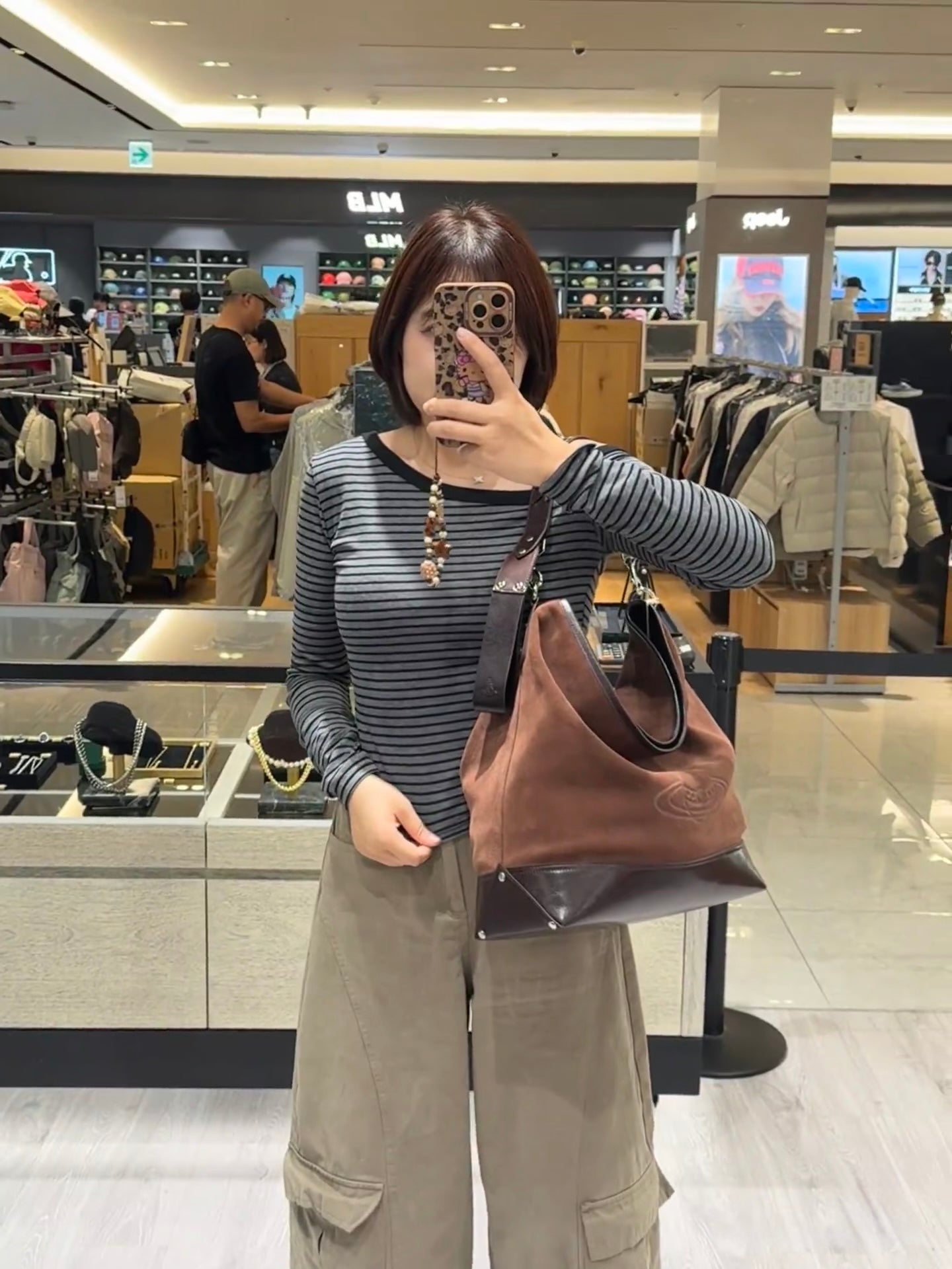 Vivienne Westwood Nancy Hobo Bag 秋冬必備猄皮 [最新上架深啡限量優惠現貨中! 超大容量流浪袋!]