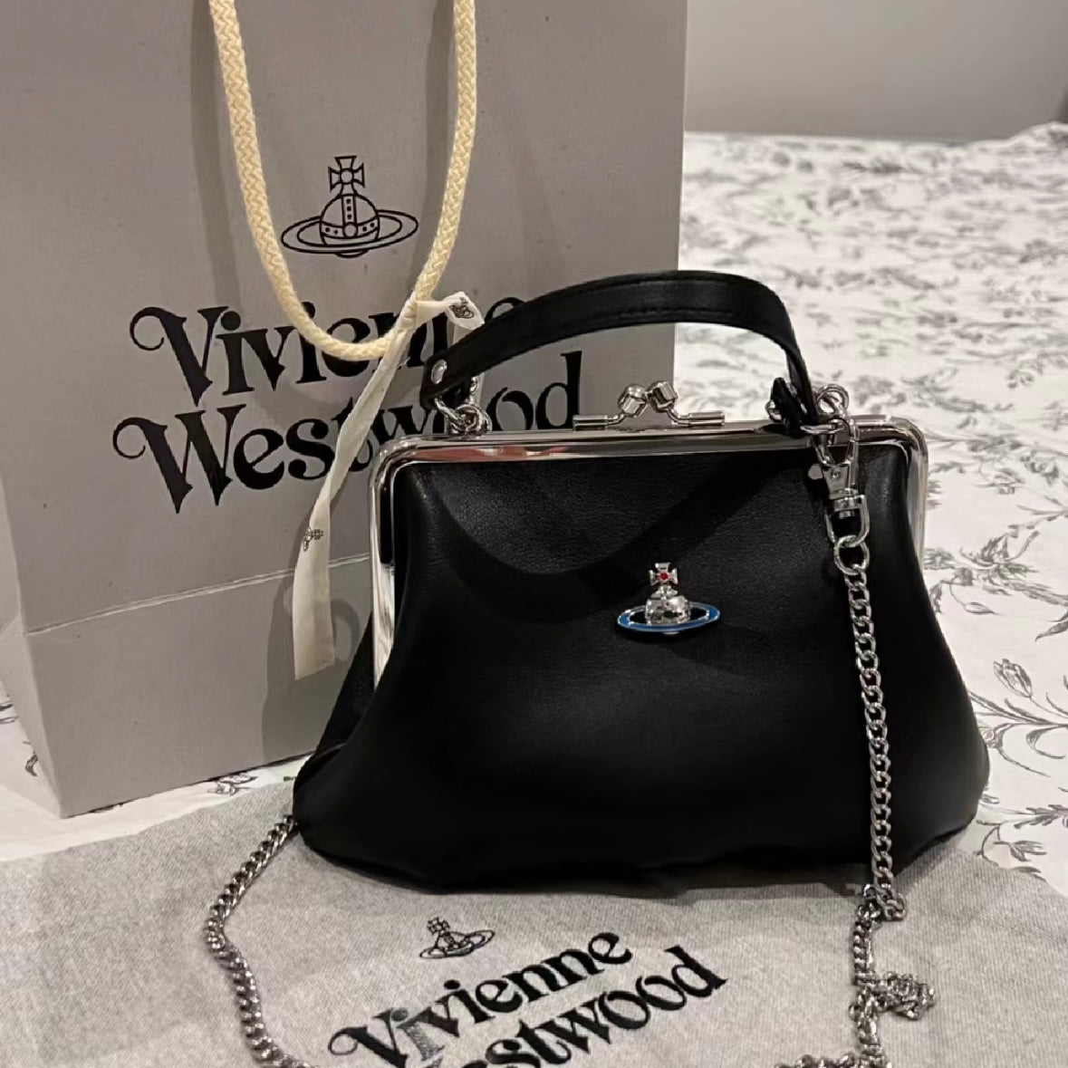 Vivienne Westwood Granny Frame Purse 經典餃子袋 藍土星小羊皮 [限定補貨回歸!小羊皮手感超軟熟］