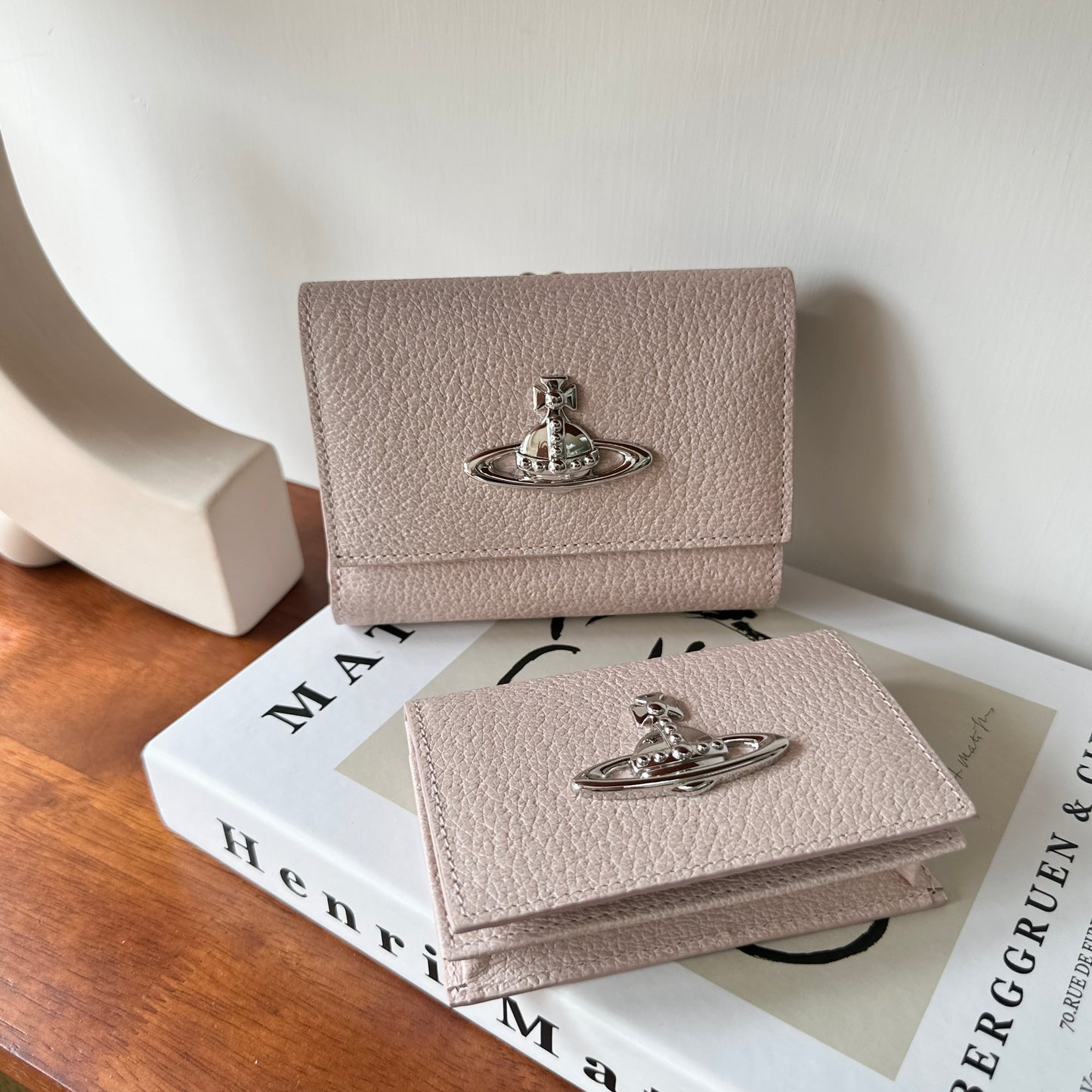 Vivienne Westwood 硬身荔枝皮 限定櫻花粉 [日本限定已停產兼絕版!]