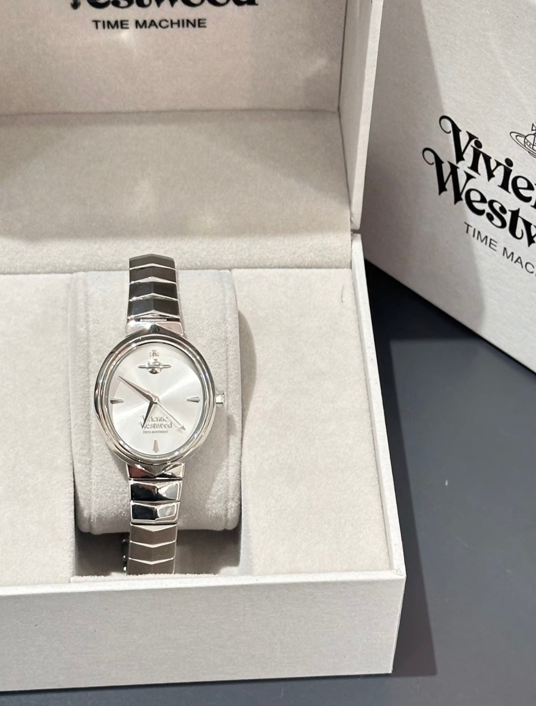 Vivienne Westwood Armour Watch [銀色現貨中]