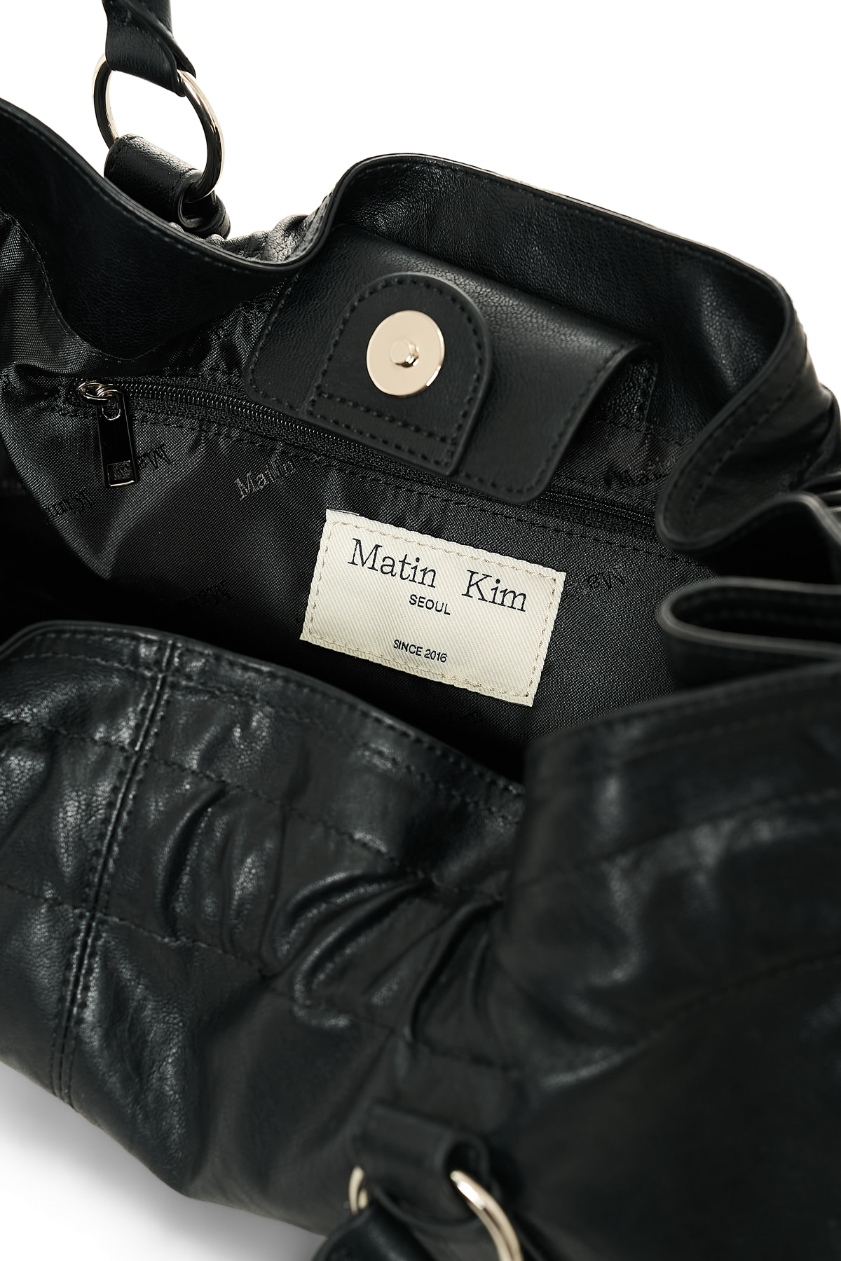 Matin Kim Shirring Tie Buckle Shoulder Bag 最新韓國選物🇰🇷雲朵皮帶扣腋下袋［超熱賣! 極簡Boyish風］