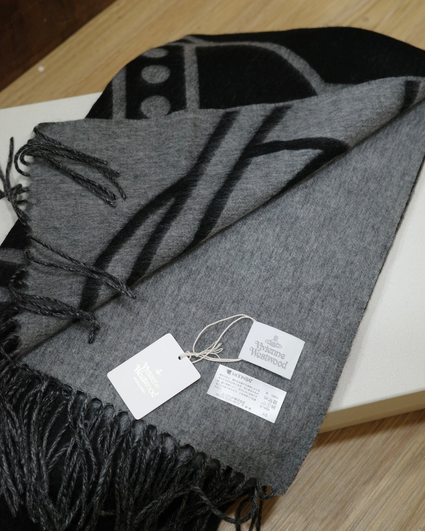Vivienne Westwood Reversible ORB Logo Scarf 大尺寸雙面頸巾 (100%羊毛) [日本限定! 已停產最後現貨]