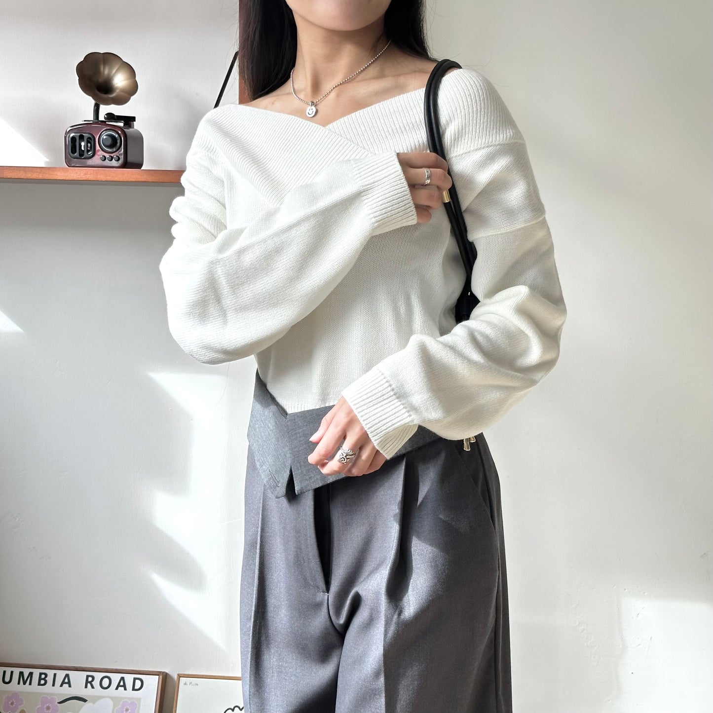大V領薄針織寬鬆上衣