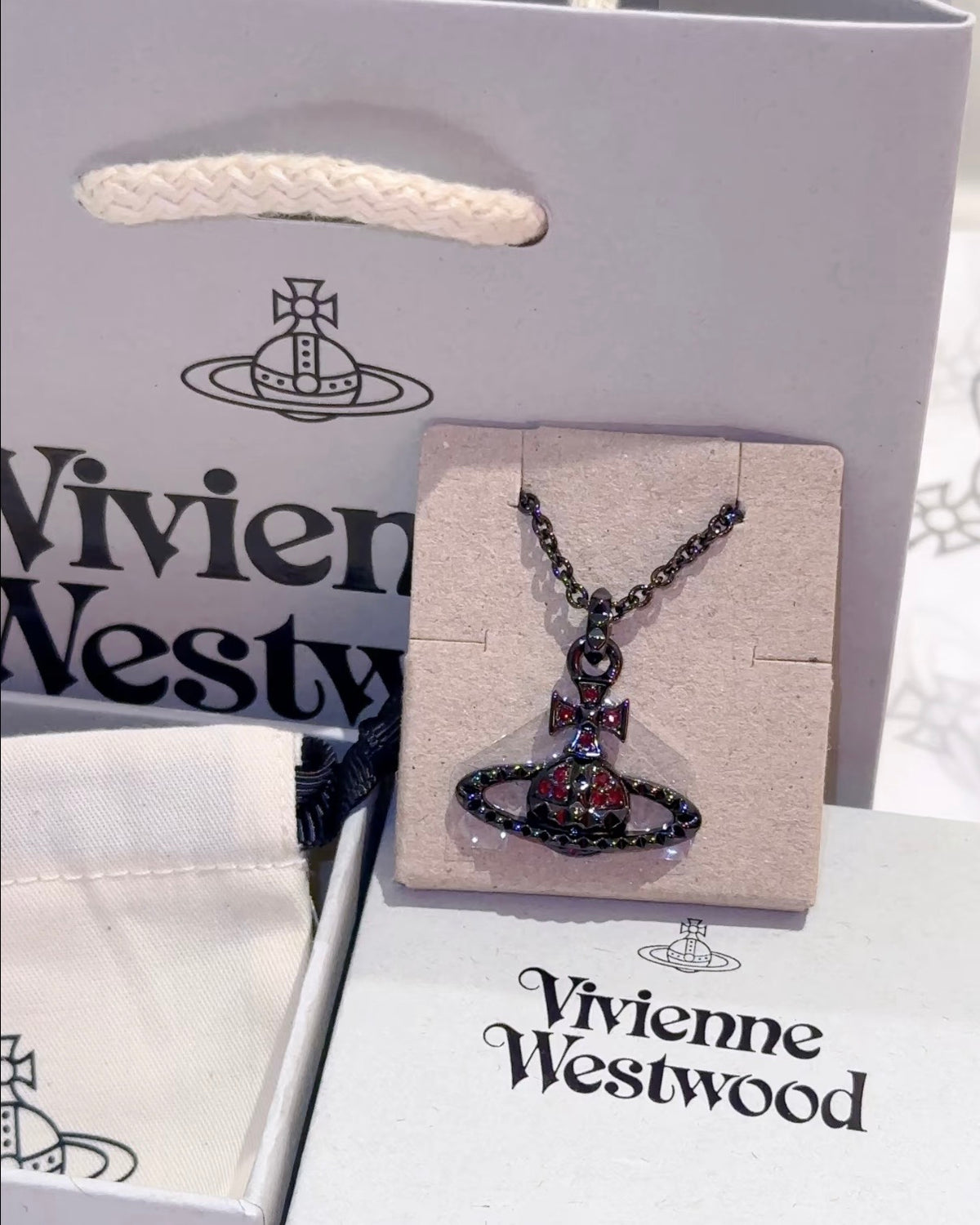 Vivienne Westwood Mayfair Orb Necklace 鉚釘土星 [2026最新夏日限定粉橙色上架! Babymoster Rami同款 新手入門推薦]