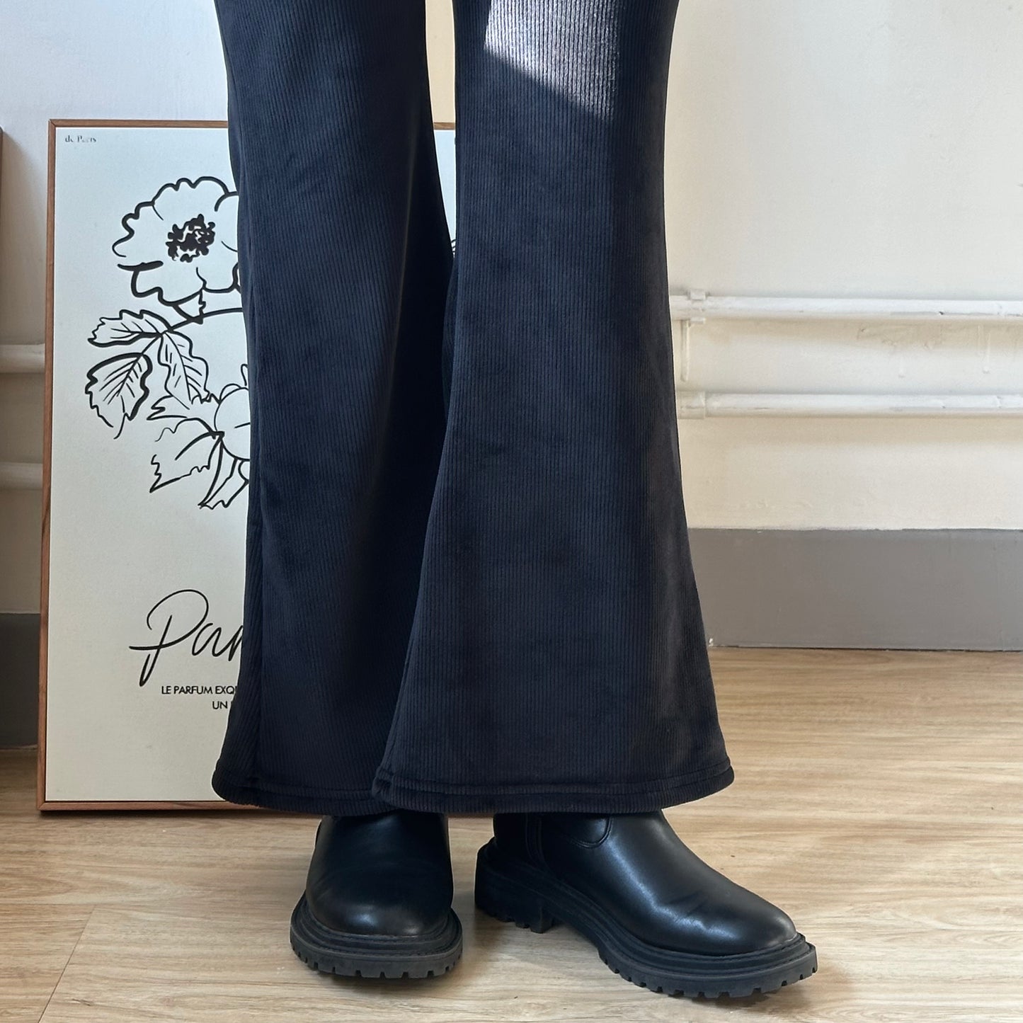 Corduroy Bell-Buttom Tight Pants  [門市搬遷清貨限時優惠$169!]