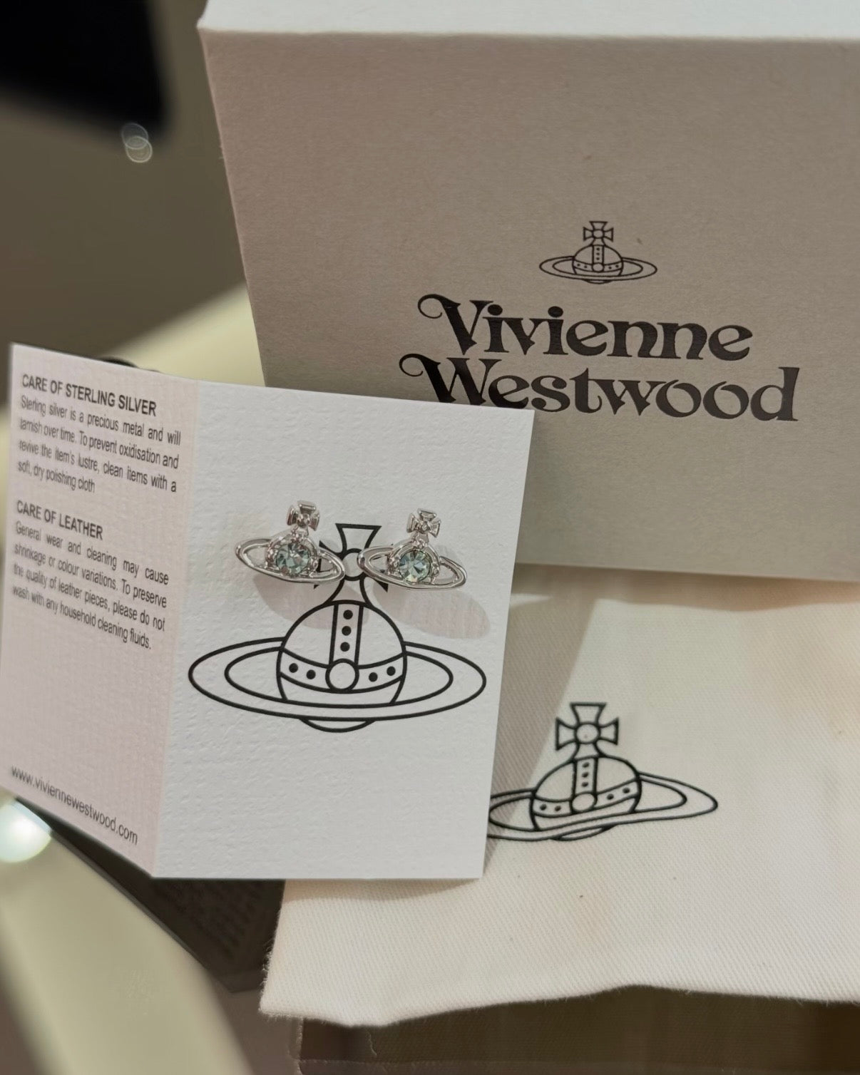 Vivienne Westwood Nano Solitaire Earrings [Cortis同款! 冰川藍優惠中小尺寸可放耳骨]