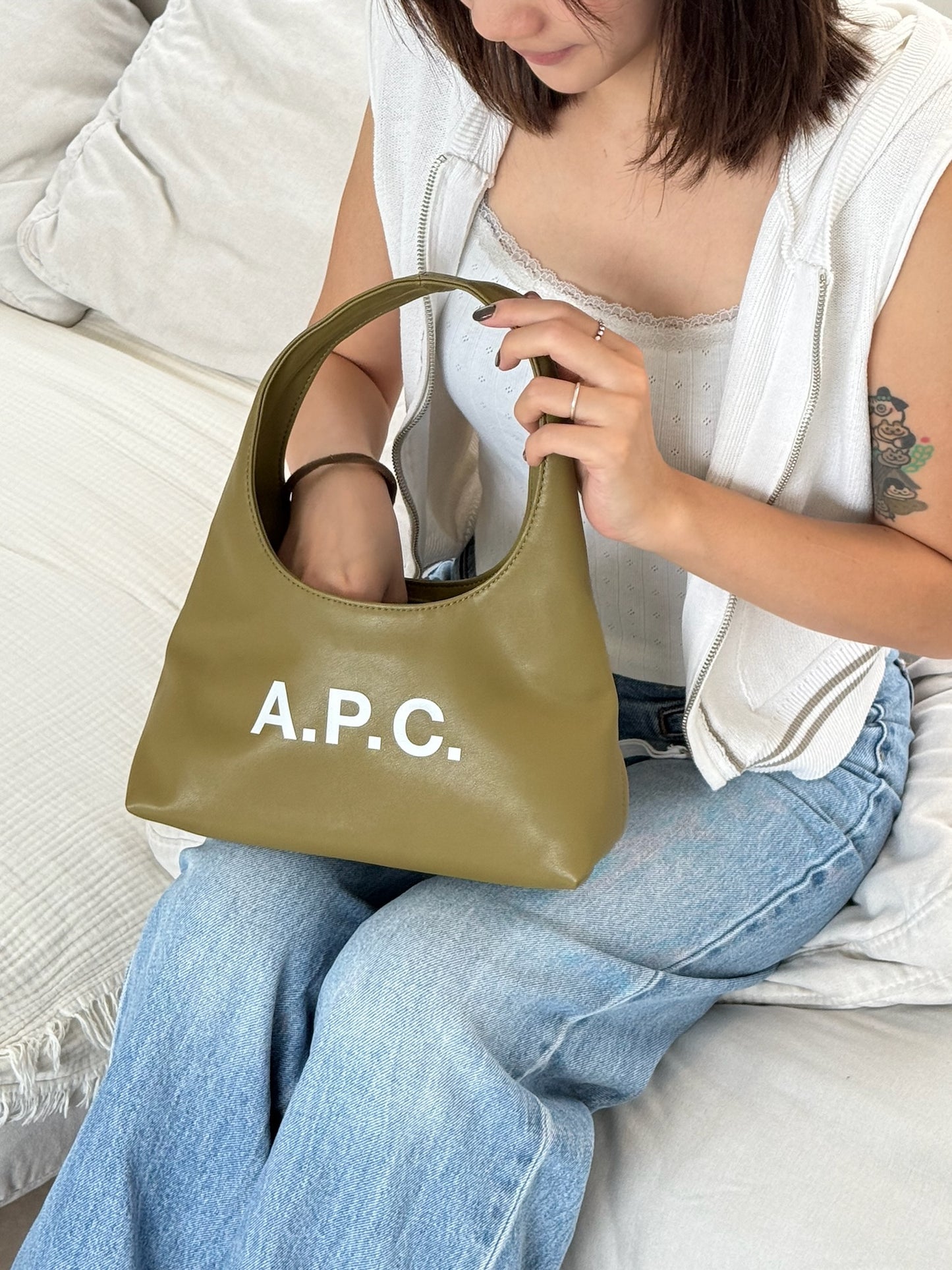 A.P.C. Baby Ninon Shoulder Bag［最新上架! 超可愛腋下袋! 全現貨發售中］