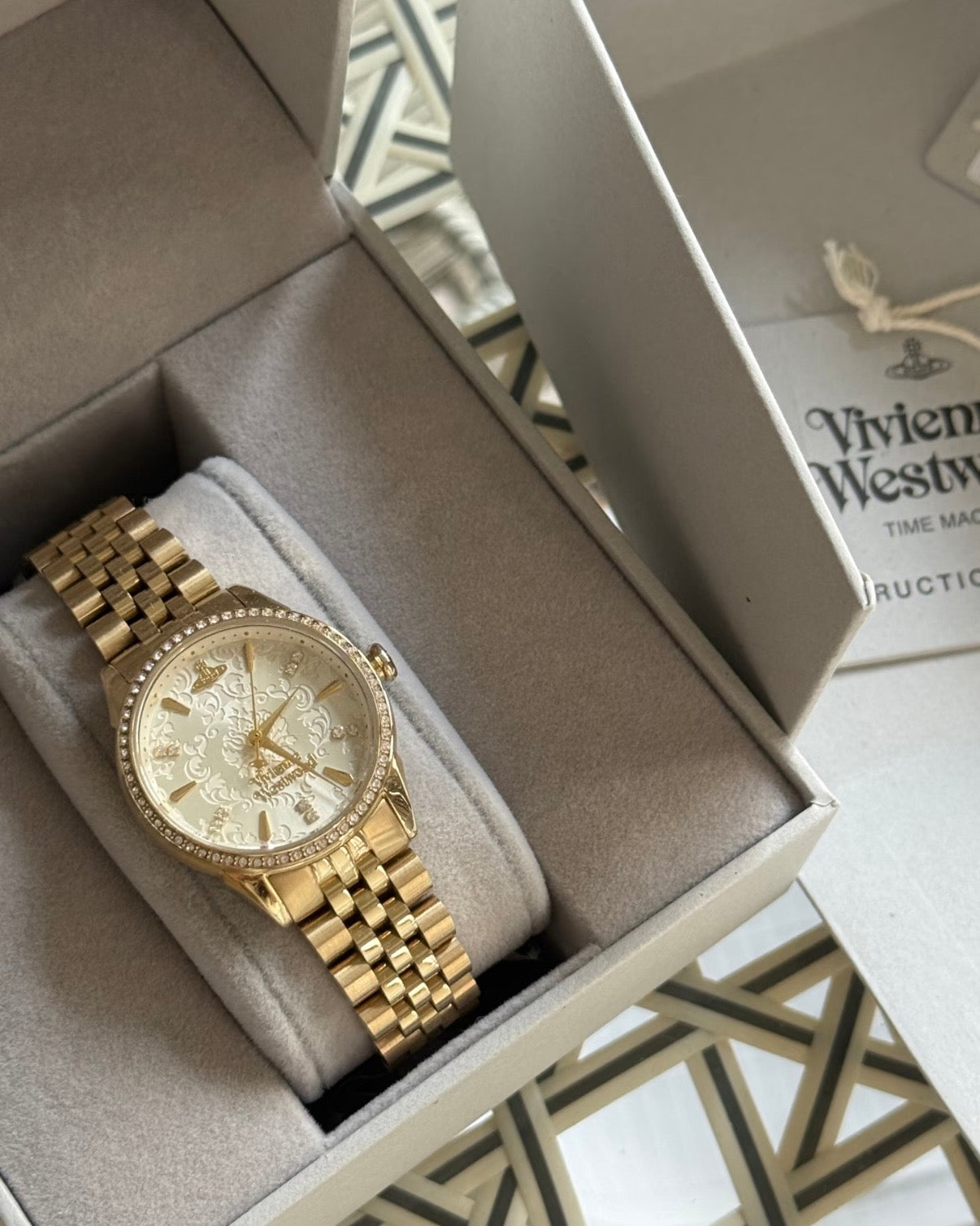 Vivienne Westwood Wallace Watch 32mm  [絕美霧灰藍浮雕限量現貨供應中 旺角門市可試帶]