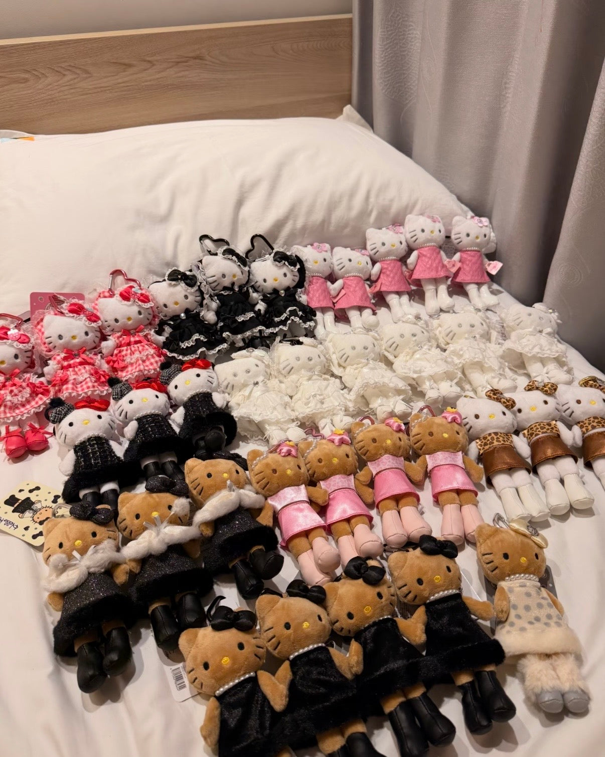 長腿 Hello Kitty 掛飾 𝜗𝜚 日本限定冬天系列 [限時大折扣$119 買2件再免運費 只限順豐站智能櫃]