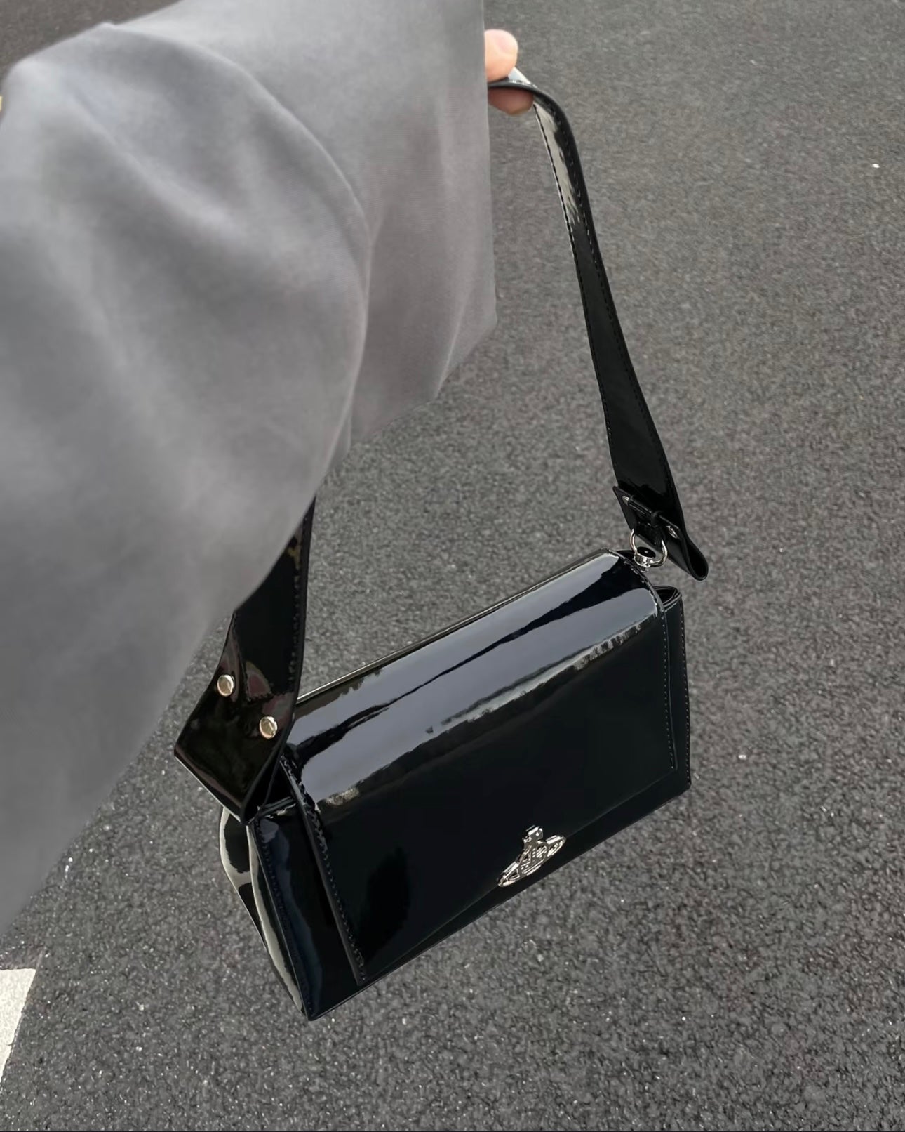 Vivienne Westwood Hazel Handbag 漆皮黑 [MEDIUM限量現貨大折扣中!]