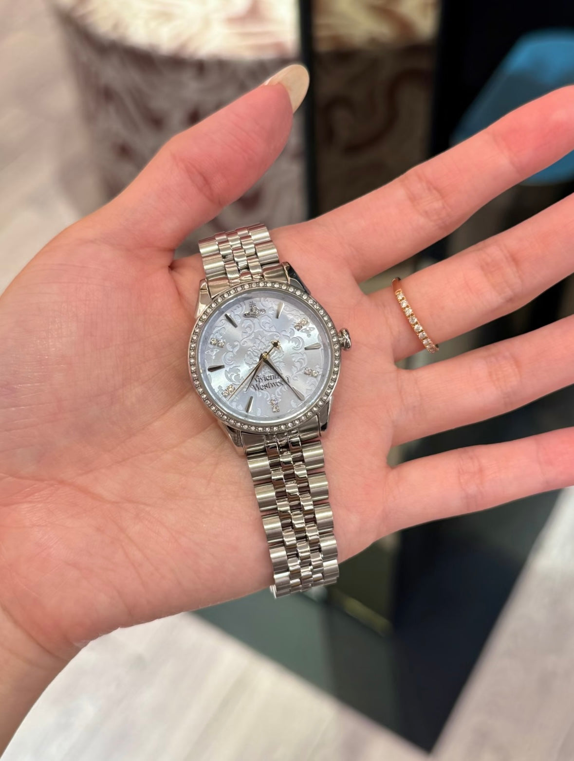 Vivienne Westwood Wallace Watch 32mm  [新品現貨優惠中! 絕美霧灰藍浮雕小閃鑽]