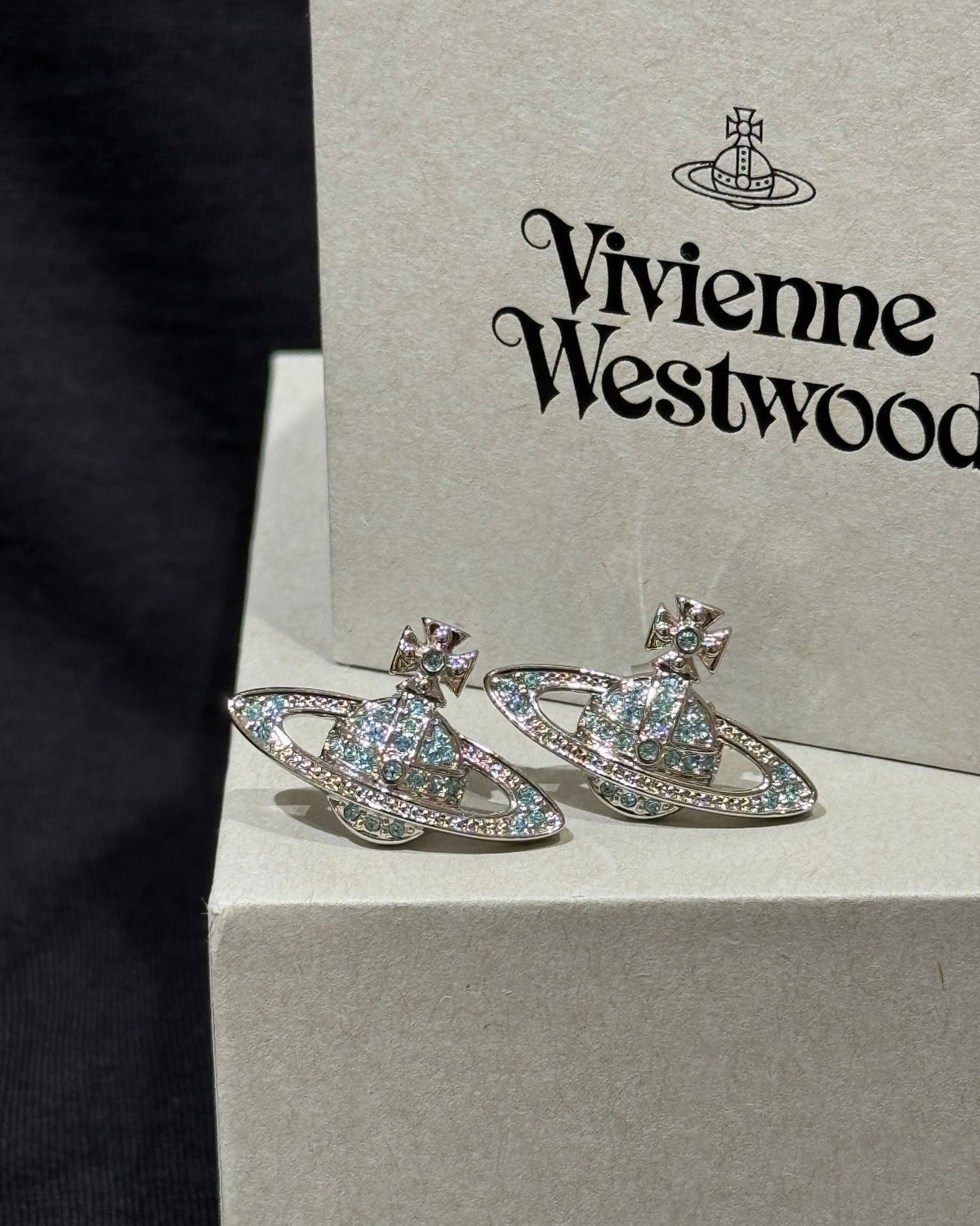 Vivienne Westwood Mini Bas Relief Pendant Necklace 藍鑽全閃石土星 [2026最新限定藍鑽]
