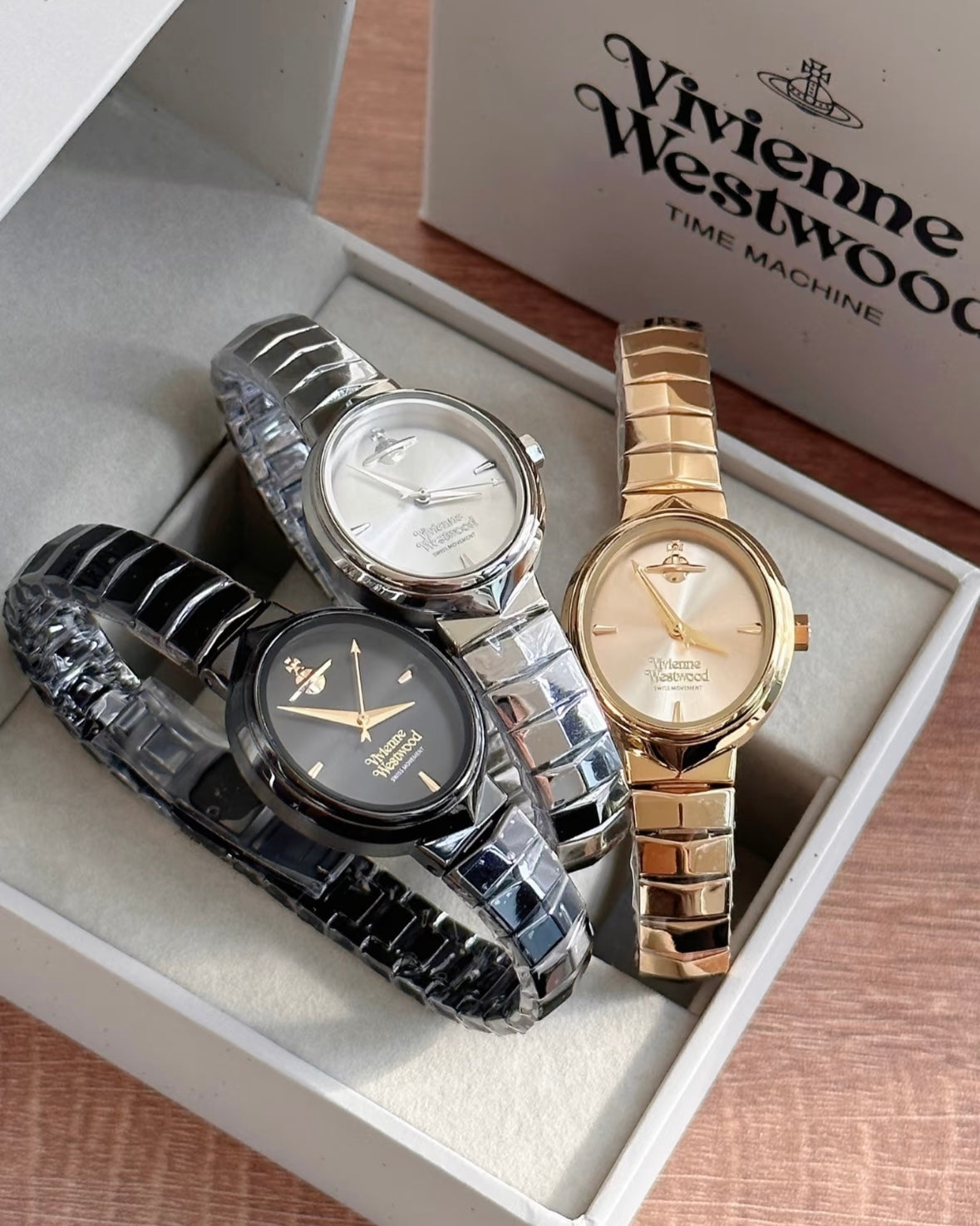 Vivienne Westwood Armour Watch [銀色現貨中]