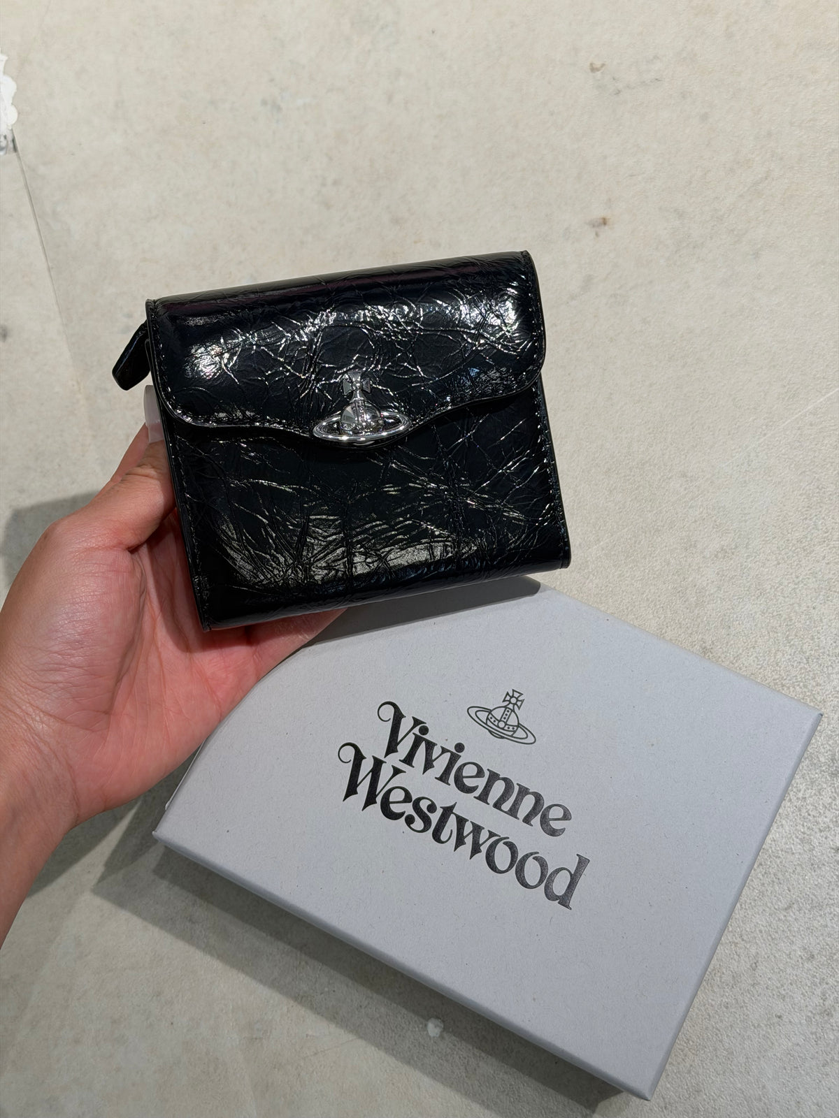Vivienne Westwood Hunter Flap Wallet 黑色漆皮 [2026最新銀包款式 有齊coins bag紙幣卡位 超實用高性價比!]
