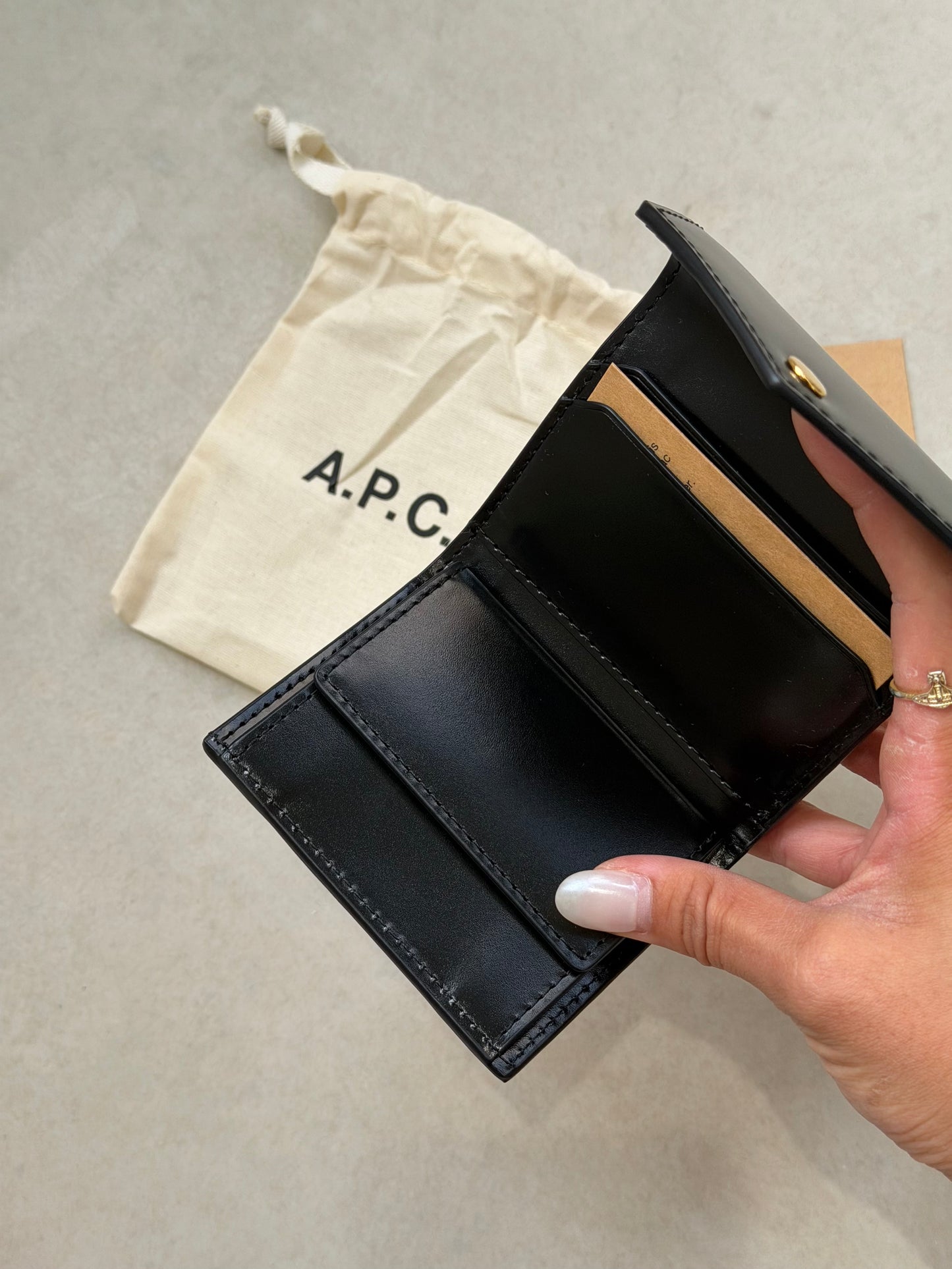 A.P.C. 信封三層真皮小銀包 [2026最新上架 零錢卡位加紙幣位]