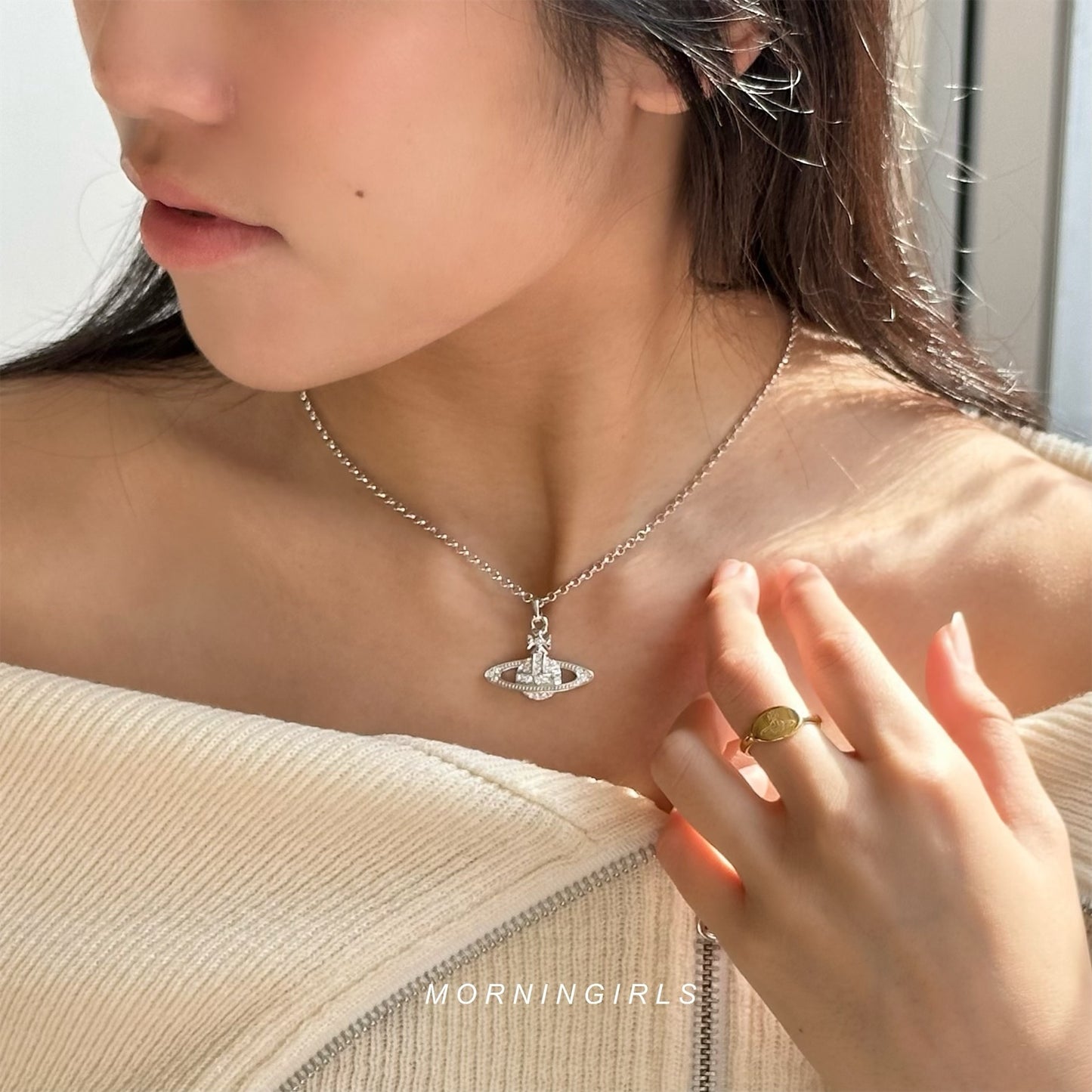 Vivienne Westwood Mini Bas Relief Pendant Necklace 全閃石土星 [BABYMONSTER ASA同款 推薦新手入門 最新太空灰上架!]