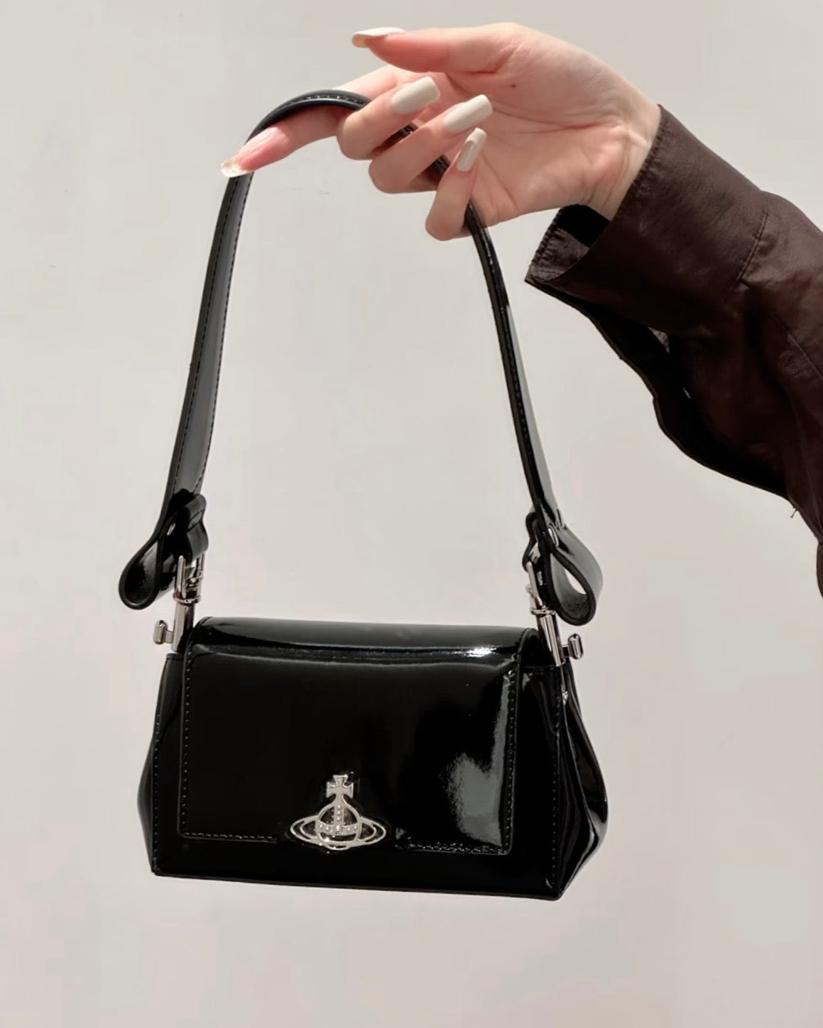 Vivienne Westwood Hazel Handbag 漆皮黑 [超熱賣!]
