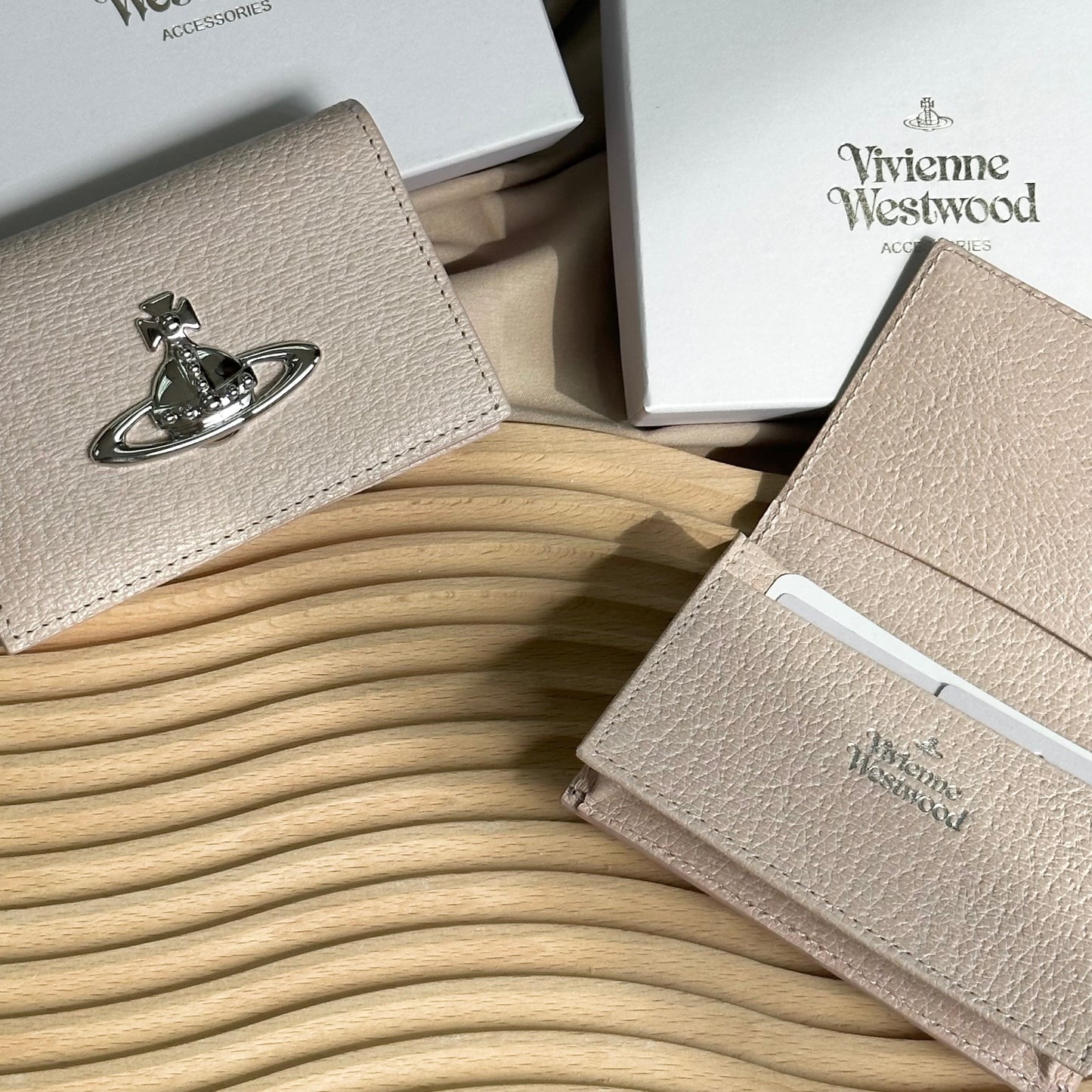 Vivienne Westwood 硬身荔枝皮 限定櫻花粉 [日本限定已停產兼絕版!]