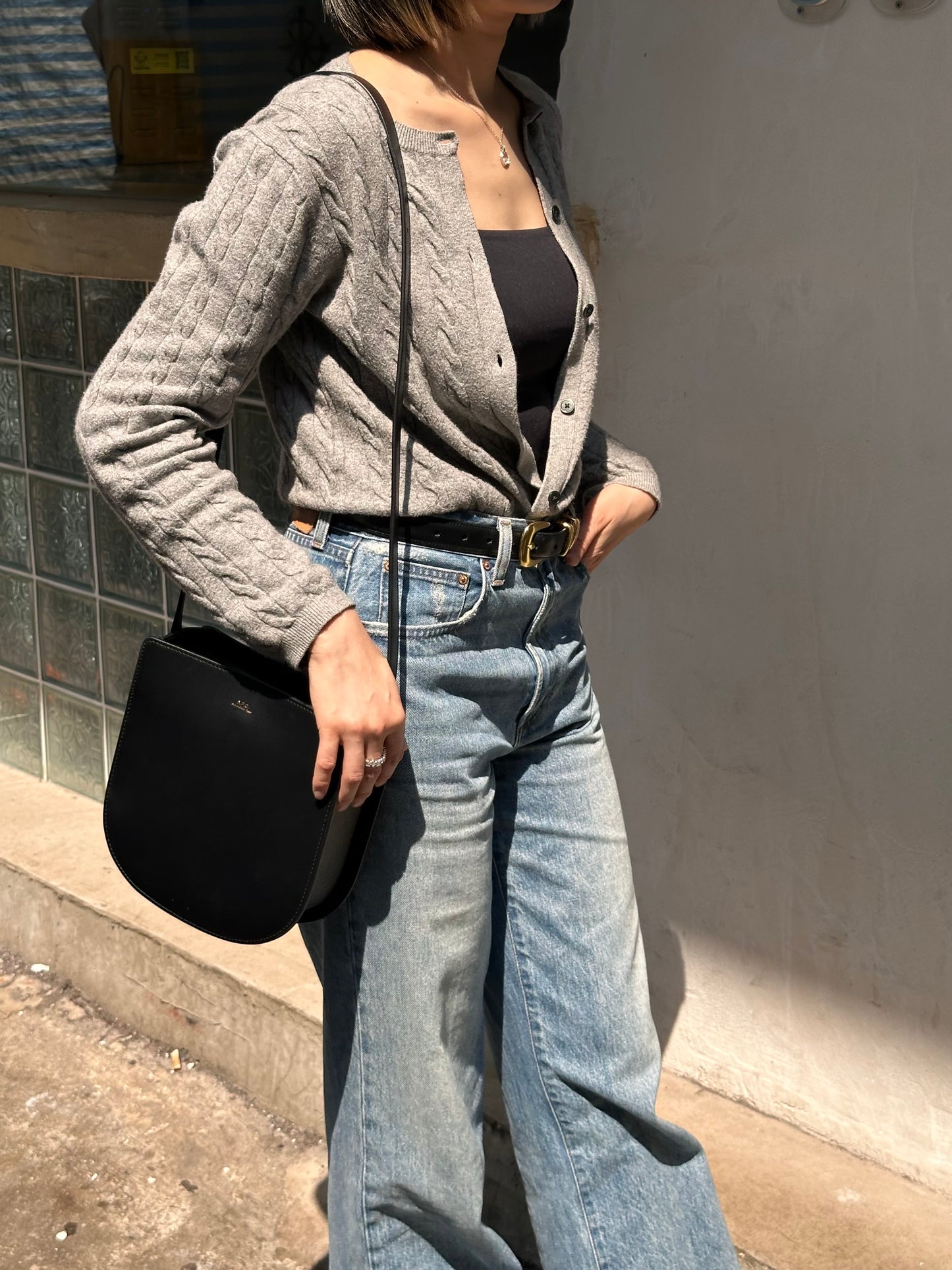 A.P.C. Geneve Shoulder Bag 黑色牛皮 磁石開合［最新上架! 限量現貨優惠中］