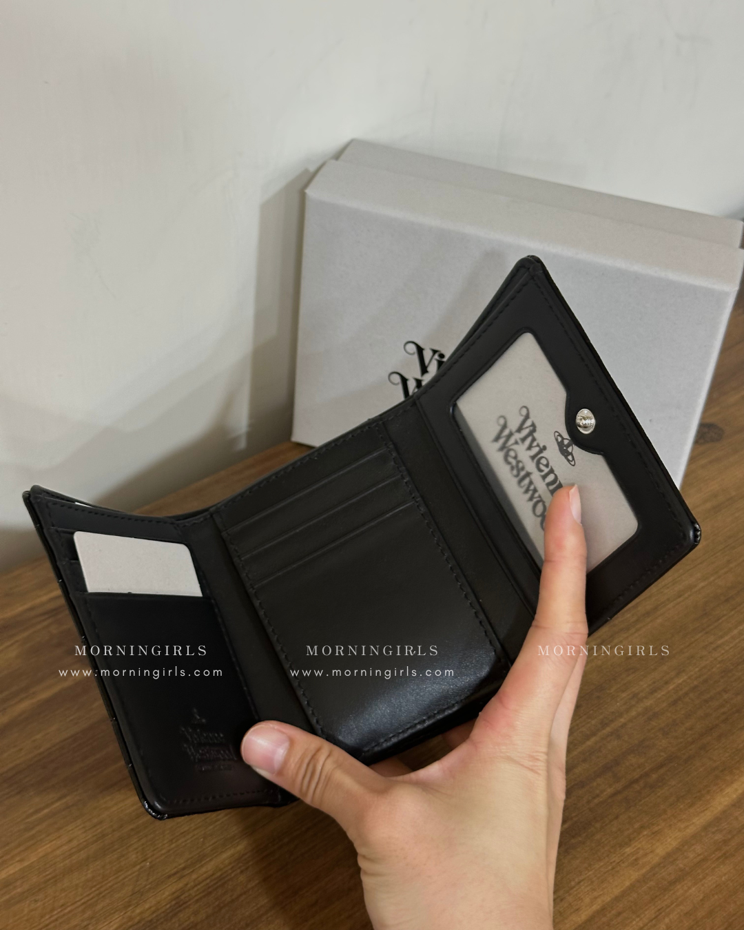 Vivienne Westwood Small Frame Wallet 黑銀鱷魚皮 [三層連相位]