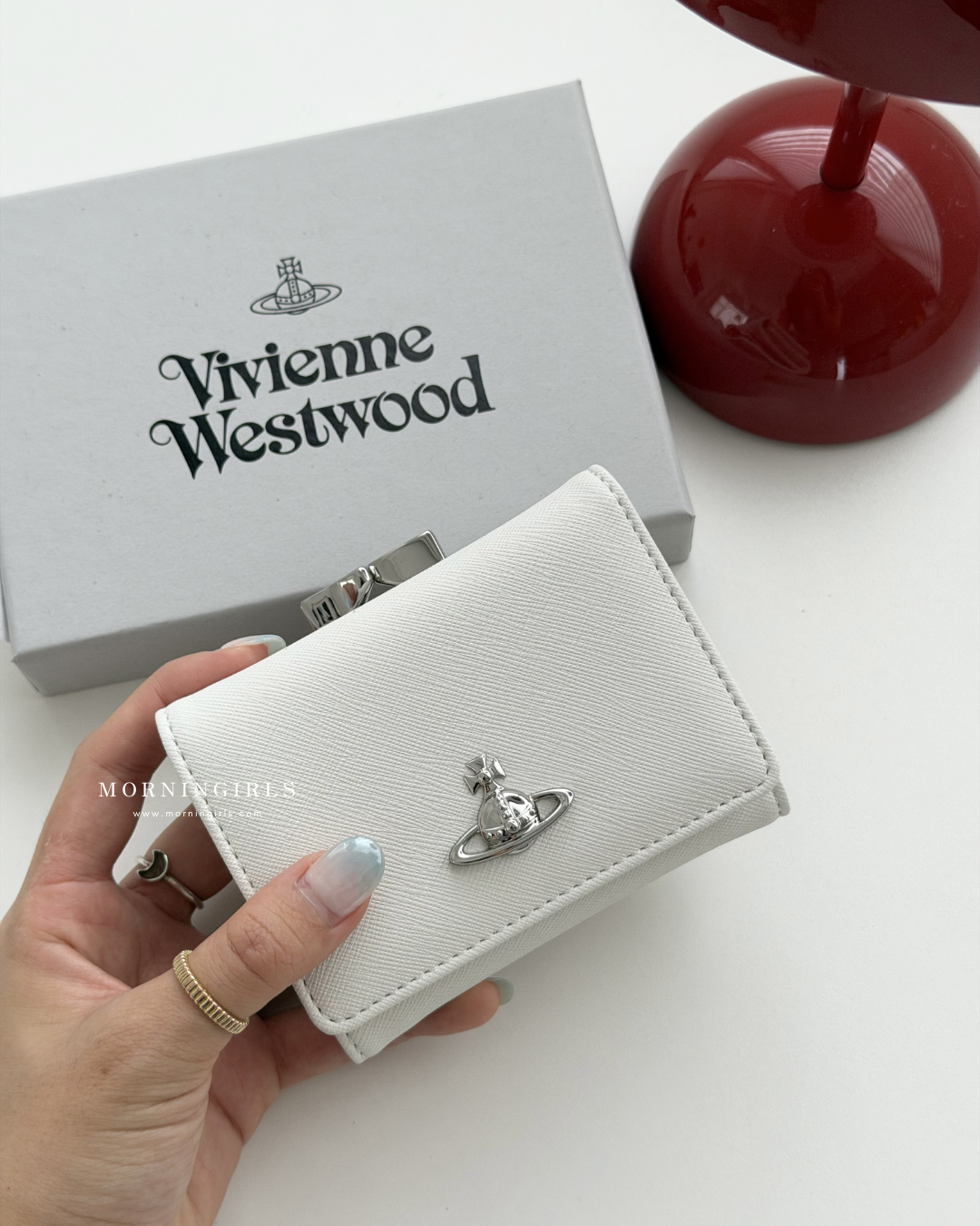 Vivienne Westwood 2026最新限定白色十字紋系列
