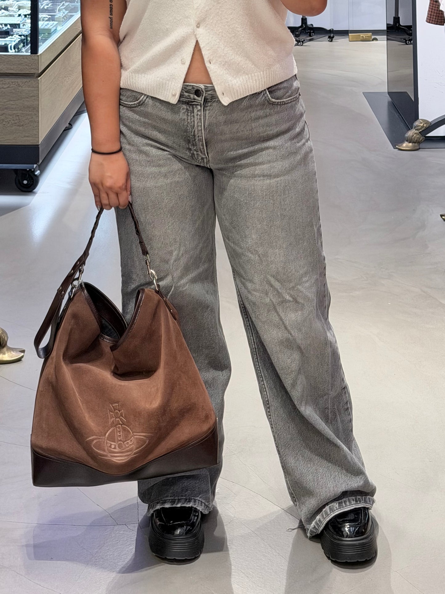 Vivienne Westwood Nancy Hobo Bag 秋冬必備猄皮 [最新上架深啡限量優惠現貨中! 超大容量流浪袋!]