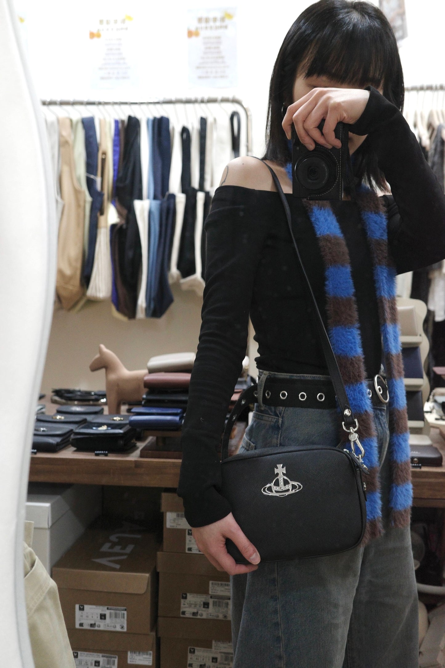 Vivienne Westwood Anna Camera Bag 黑銀十字紋［最新上架! 限時新品優惠中! 中性款式男女可用!］