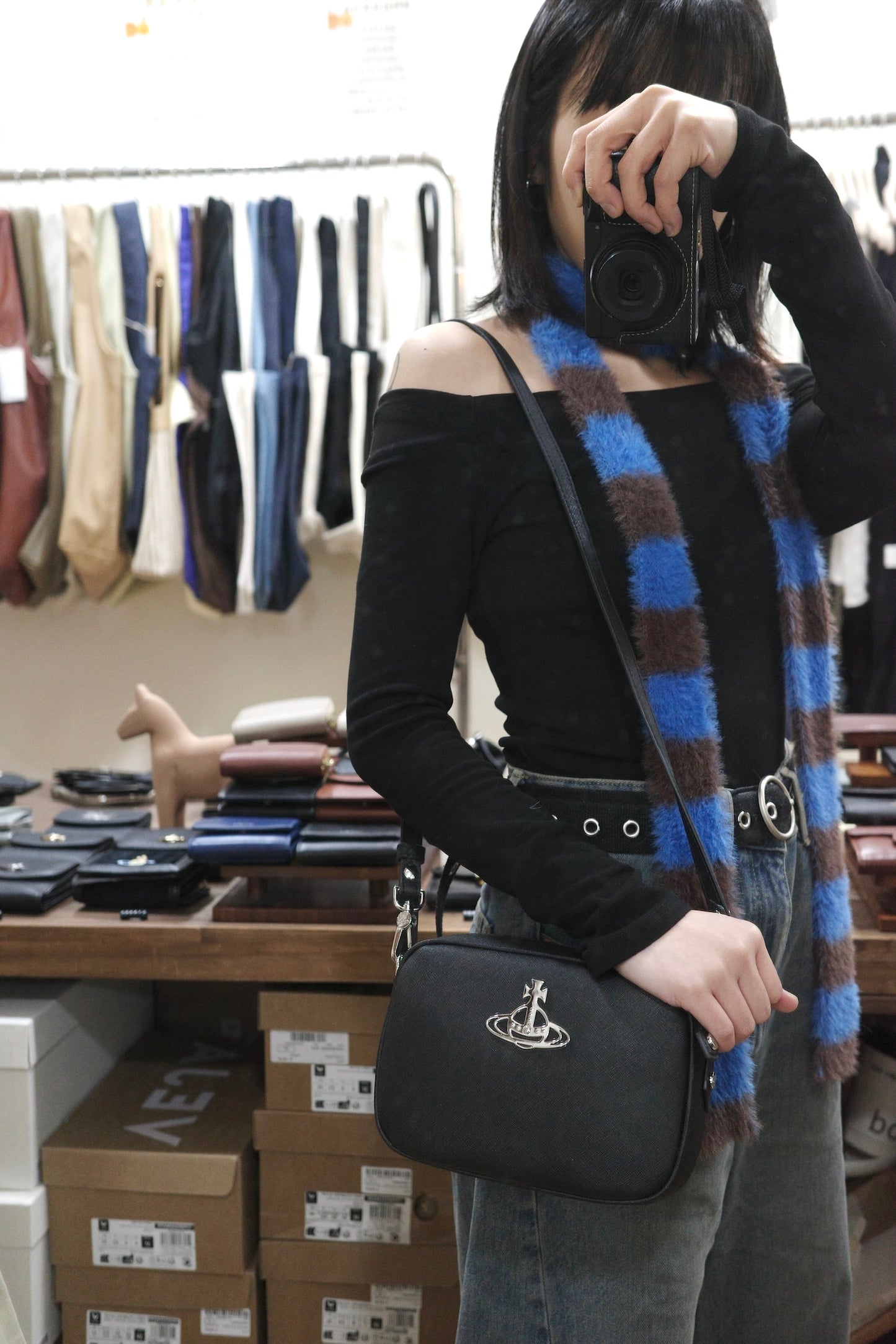 Vivienne Westwood Anna Camera Bag 黑銀十字紋［最新上架! 限時新品優惠中! 中性款式男女可用!］