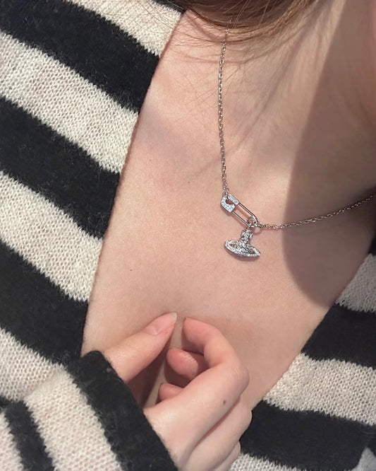 Vivienne Westwood Lucrece Orb Necklace 扣針閃鑽🧷 [Jaden同款]
