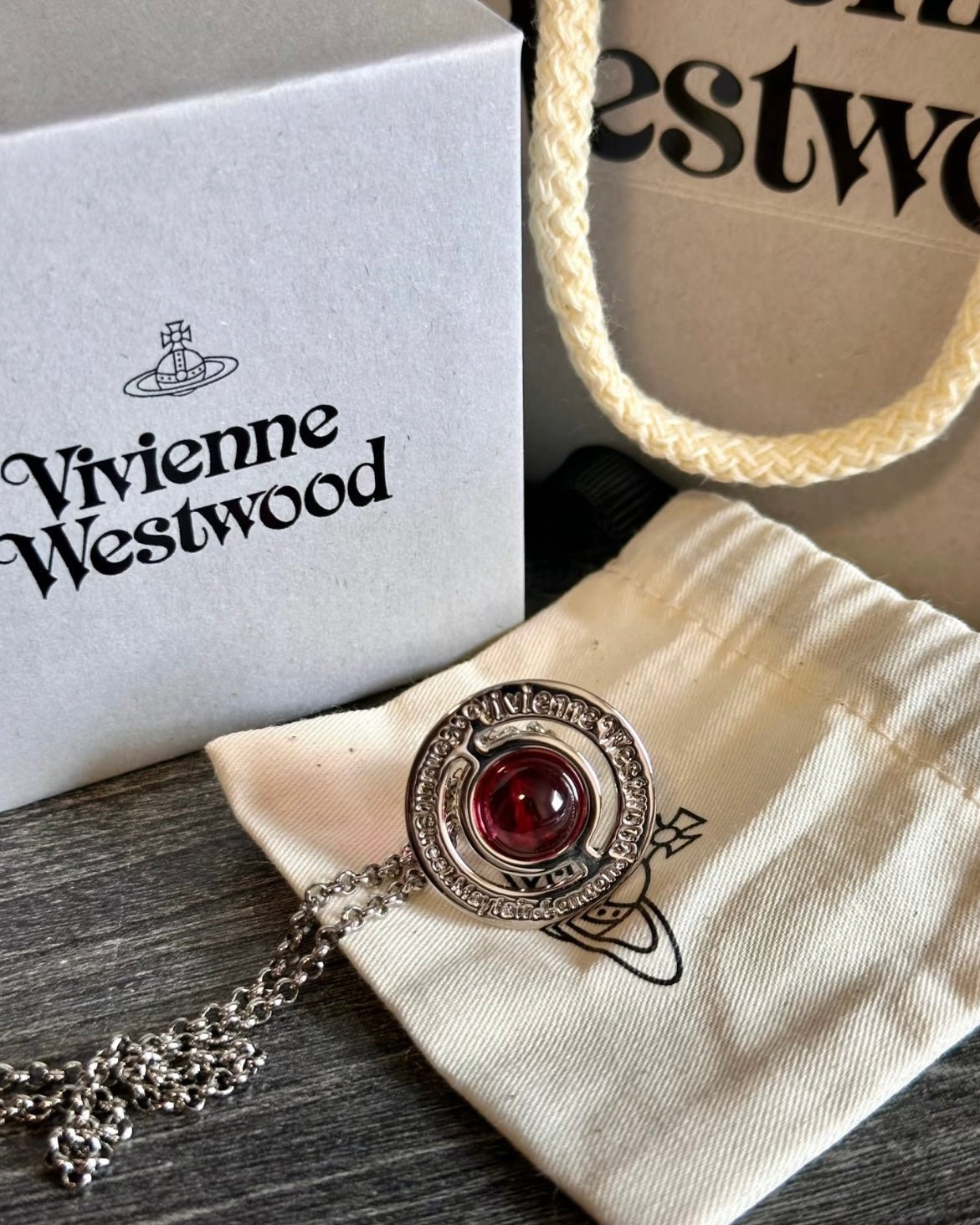 Vivienne Westwood ORB Pendant Crystal Necklace 紅色 [現貨中!]