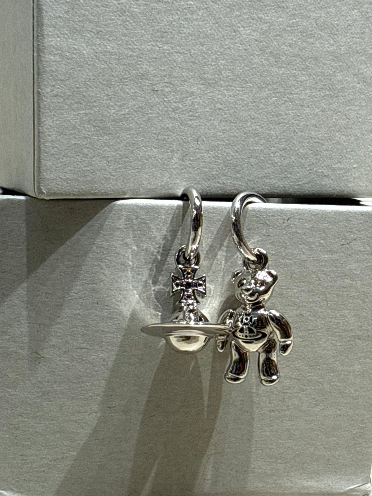 Vivienne Westwood Ruby Small Hoop Earrings 小熊星球鴛鴦吊墜耳環 [2026年最新限定款]