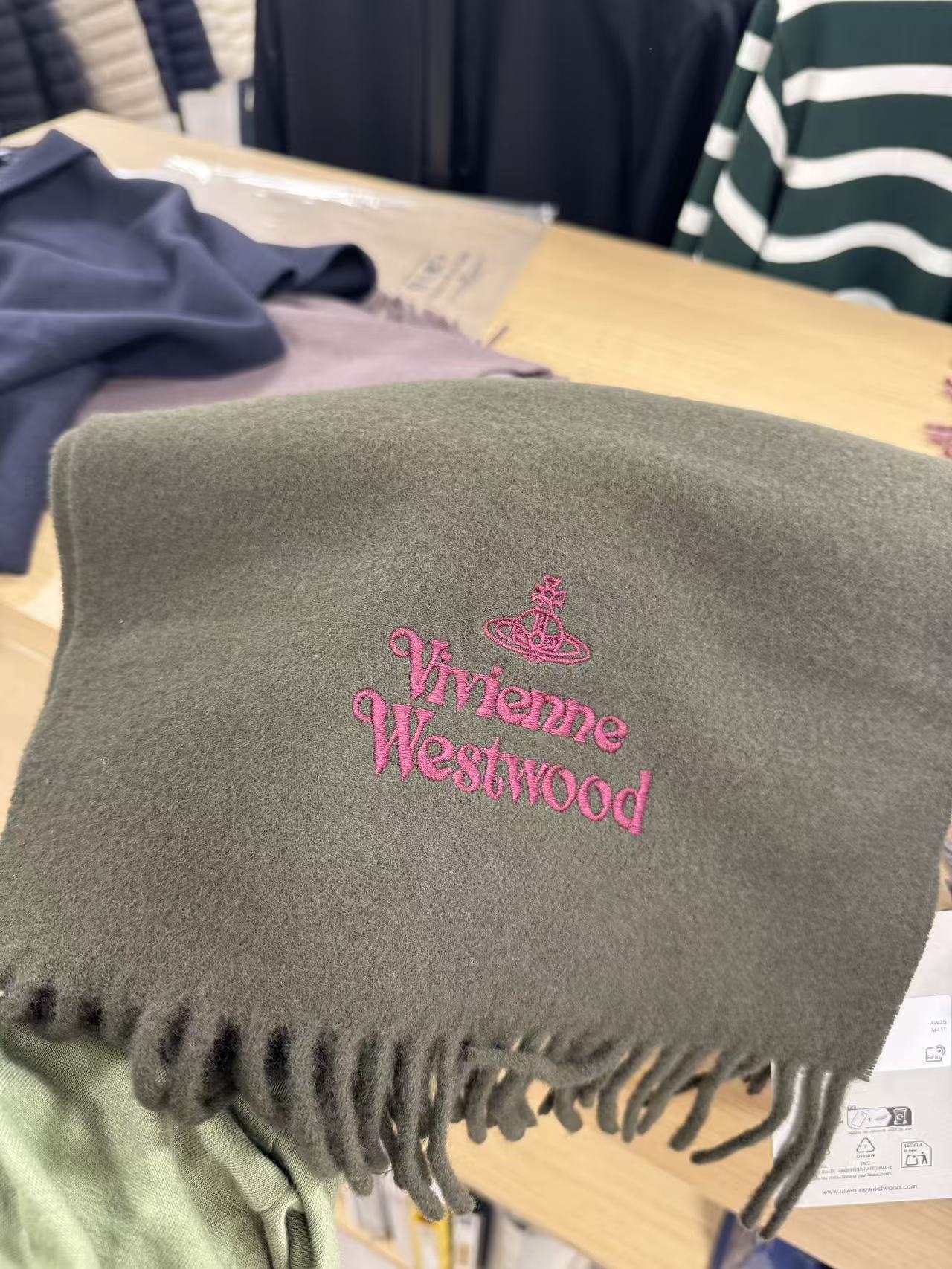 Vivienne Westwood Embroidered Logo Scarf (100% wool) [白色現貨中 日本版 意大利製!]