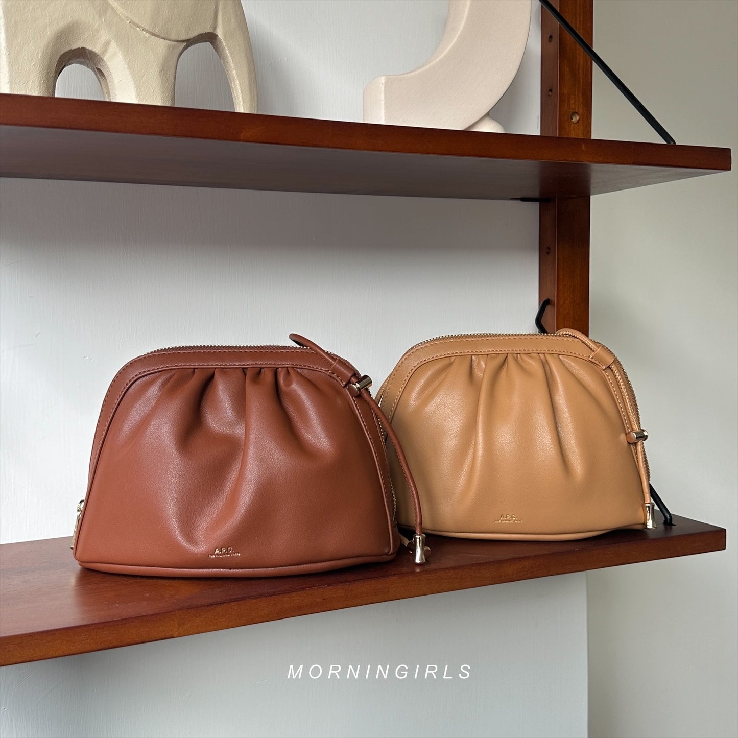 A.P.C. Ninon Drawstring Bag [大容量漆皮黑優惠中]