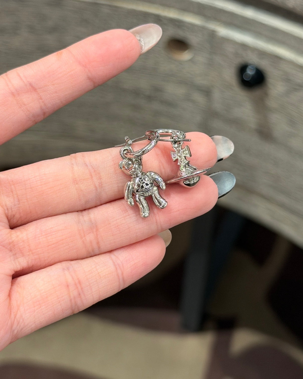 Vivienne Westwood Ruby Small Hoop Earrings 小熊星球鴛鴦吊墜耳環 [2026年最新限定款]