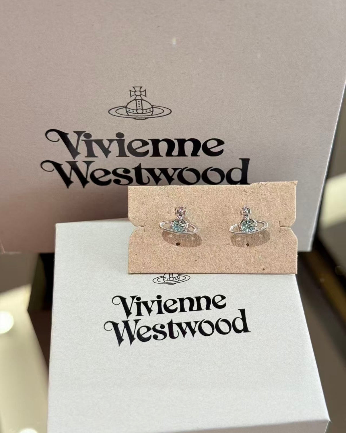 Vivienne Westwood Nano Solitaire Earrings [Cortis同款! 冰川藍優惠中小尺寸可放耳骨]