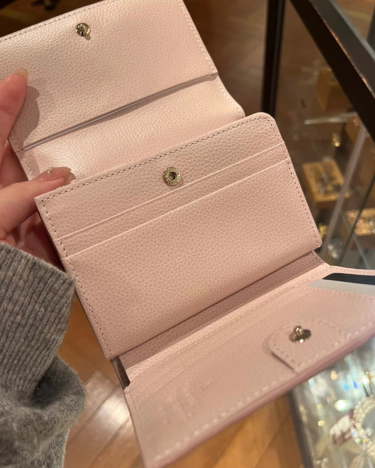 Vivienne Westwood 日本限定2025最新軟身荔枝皮 拉鏈多層大銀包 最新內格設計 [內置拉鍊coins bag+多卡位+雙層紙幣位]