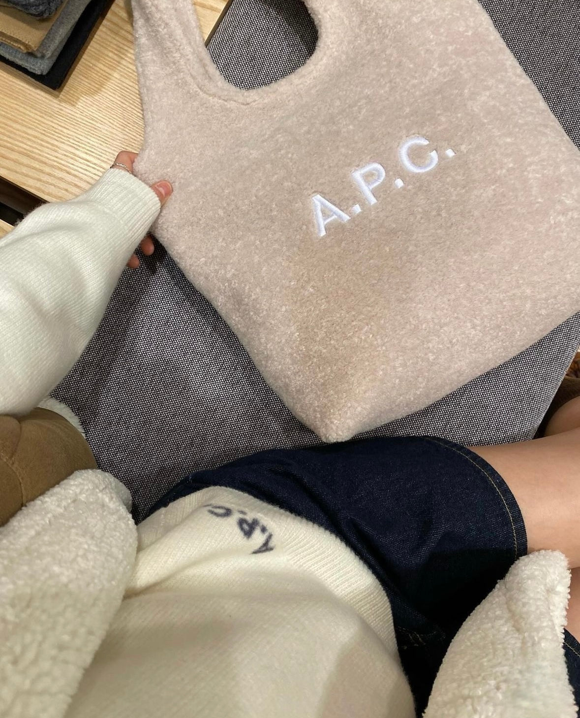 A.P.C. Ninon Tote Bag FLUFFY FUR［FW24最新秋冬毛毛袋!］