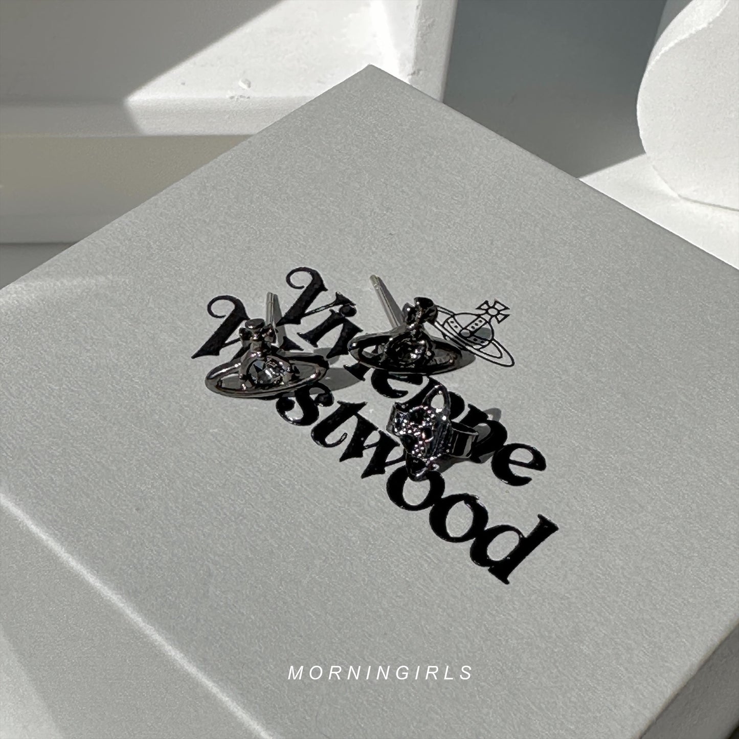 Vivienne Westwood Nano Solitaire Earrings 銀色 [超熱賣!可放耳骨 性價比超高]
