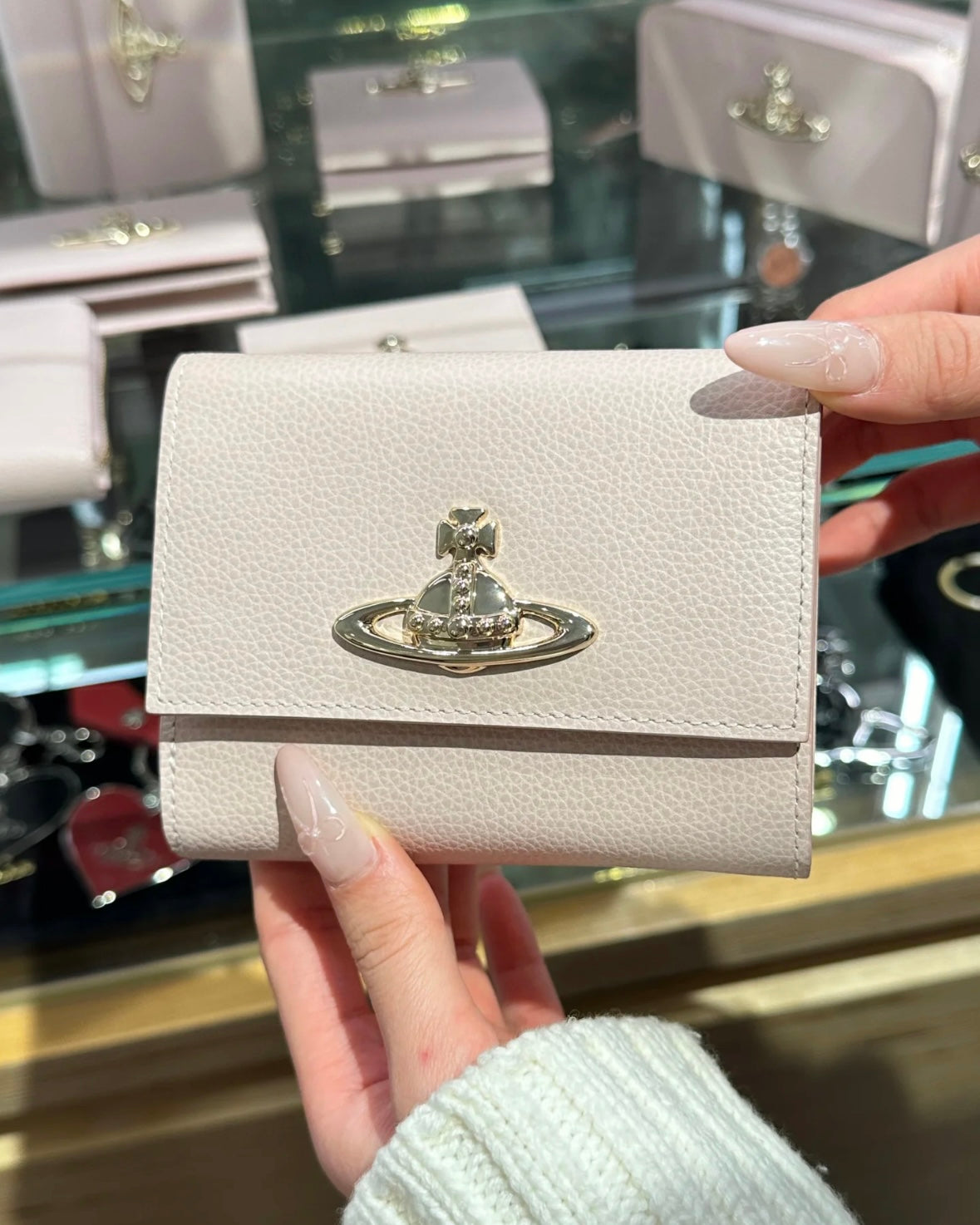 Vivienne Westwood 日本限定2025最新軟身荔枝皮 口金多層大銀包 [外置口金雙層coins bag+多卡位+雙層紙幣位] [專櫃已加價! 最後小量舊價現貨!]