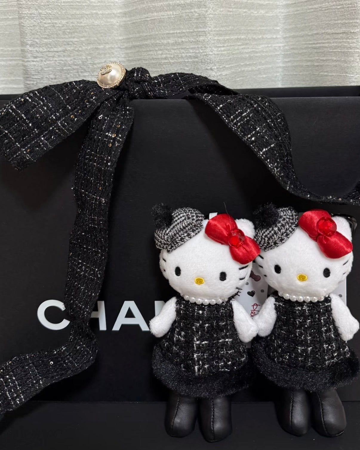 長腿 Hello Kitty 掛飾 𝜗𝜚 日本限定冬天系列 [限時大折扣$119 買2件再免運費 只限順豐站智能櫃]