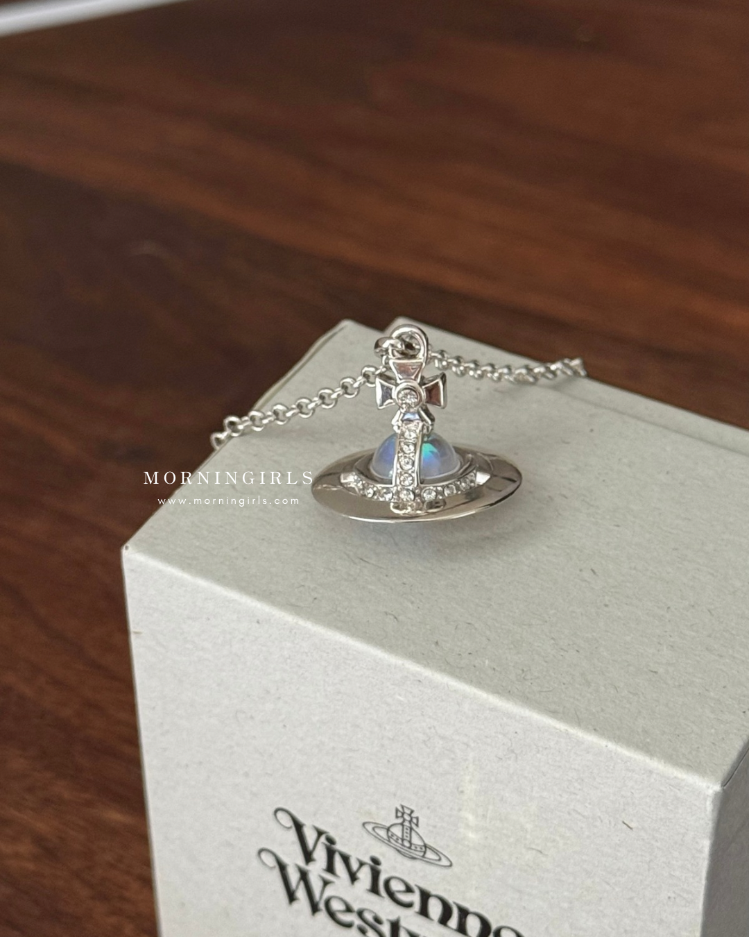Vivienne Westwood ORB Pendant Crystal 鐳射幻彩限定色 [超限量補貨! 全現貨發售中 機會超難得!]