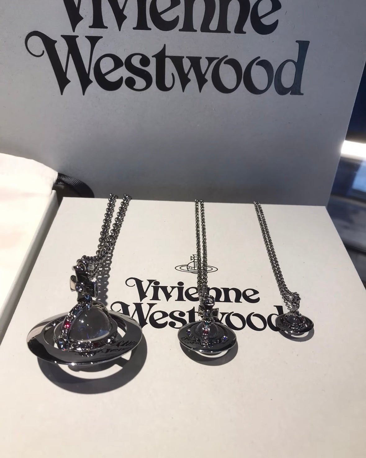 Vivienne Westwood ORB Pendant Crystal Necklace 太空灰星球 [最新上架!]