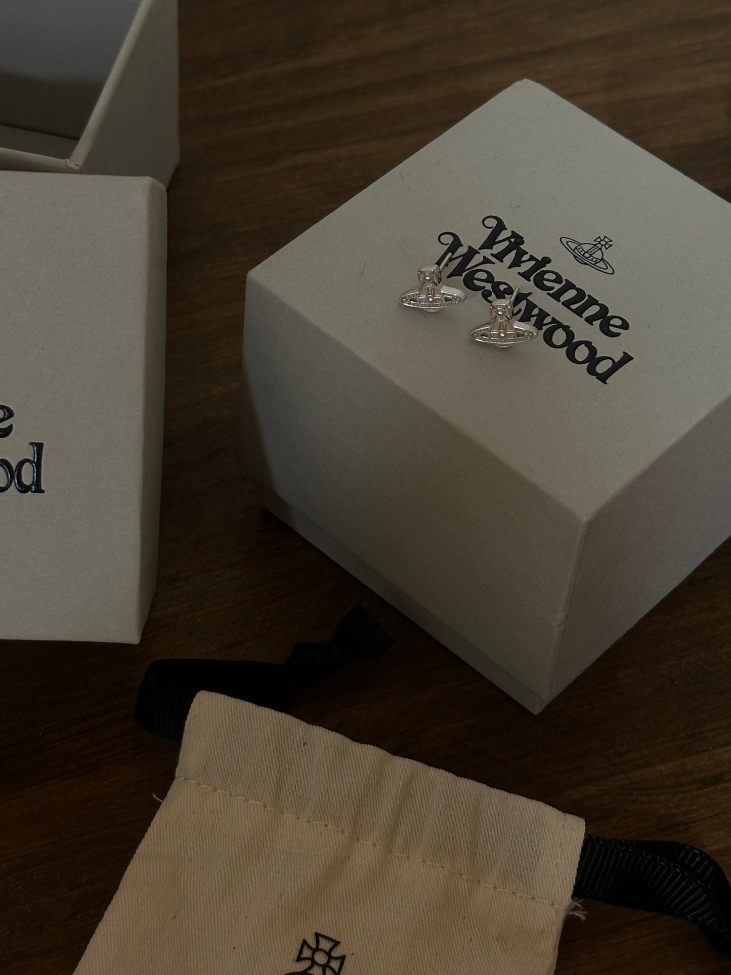 Vivienne Westwood Oslo Earrings (925 純銀) [最新上架細細粒耳環仔! 超抵玩!]