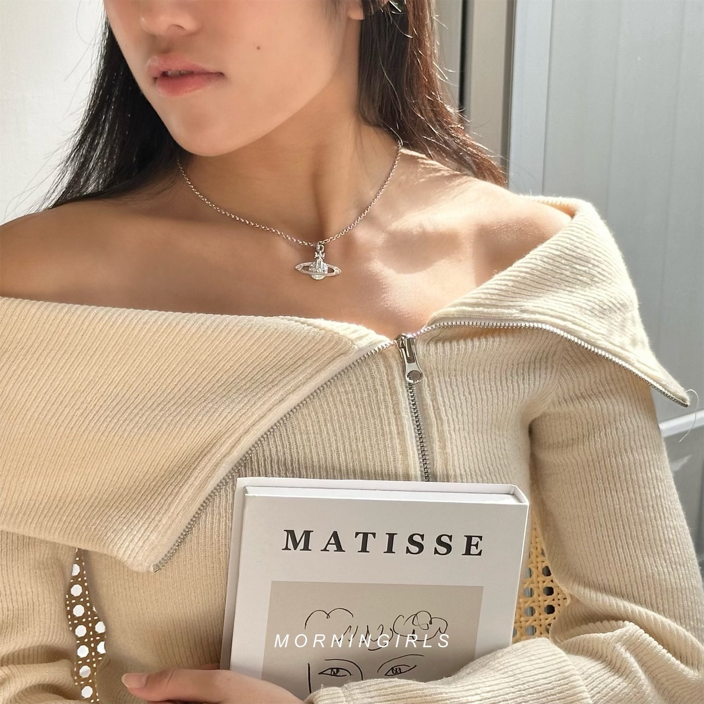 Vivienne Westwood Mini Bas Relief Pendant Necklace 全閃石土星 [BABYMONSTER ASA同款 推薦新手入門 最新太空灰上架!]