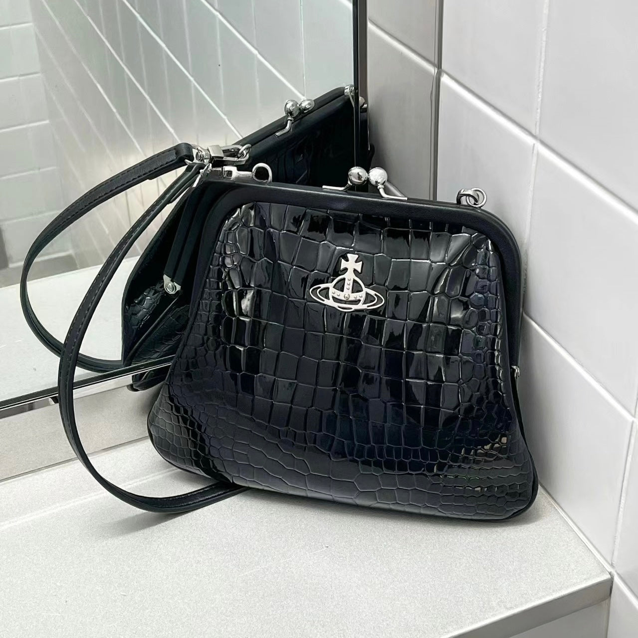 Vivienne Westwood Vivienne's Clutch Bag 黑色鱷魚皮 [雙11折上折 大折扣中!]