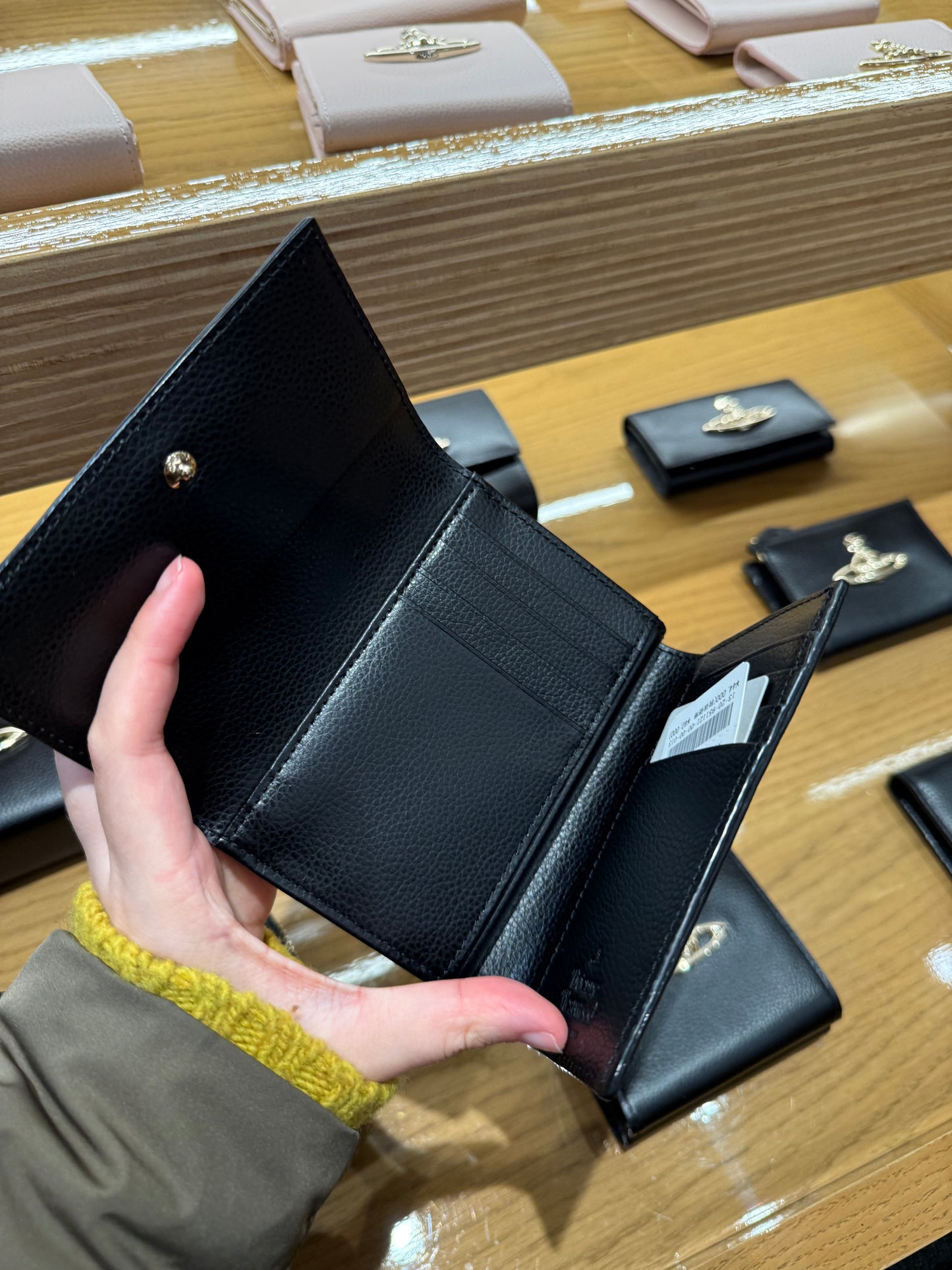 Vivienne Westwood 日本限定2025最新軟身荔枝皮 口金多層大銀包 [外置口金雙層coins bag+多卡位+雙層紙幣位] [專櫃已加價! 最後小量舊價現貨!]