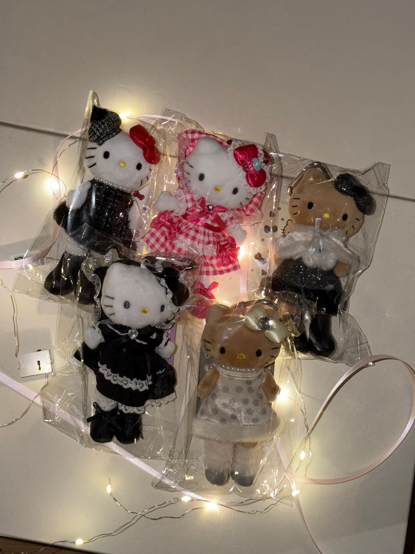 長腿 Hello Kitty 掛飾 𝜗𝜚 日本限定冬天系列 [限時大折扣$119 買2件再免運費 只限順豐站智能櫃]